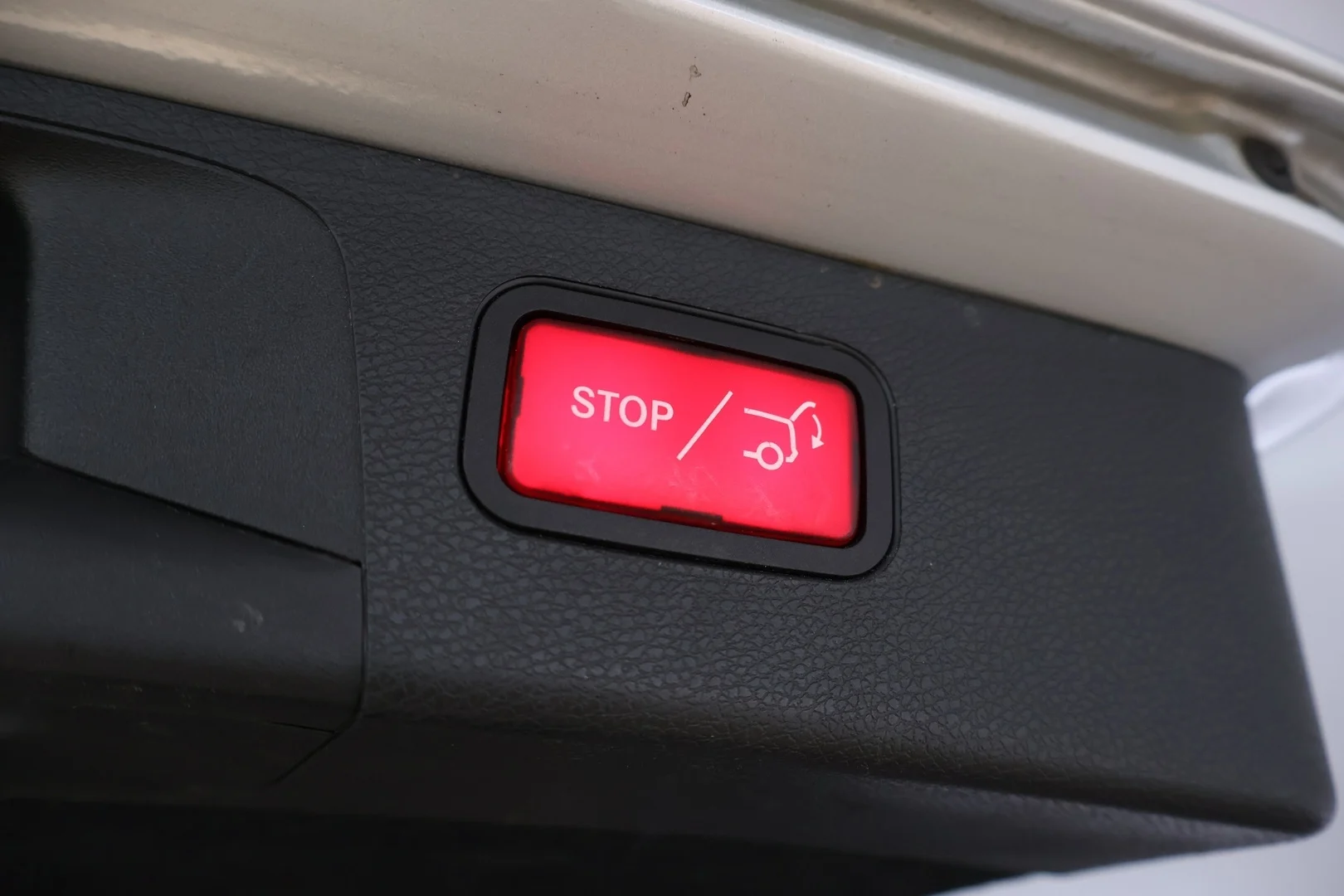 Car Image - qhprAybFkfrH5PCTkSUxL