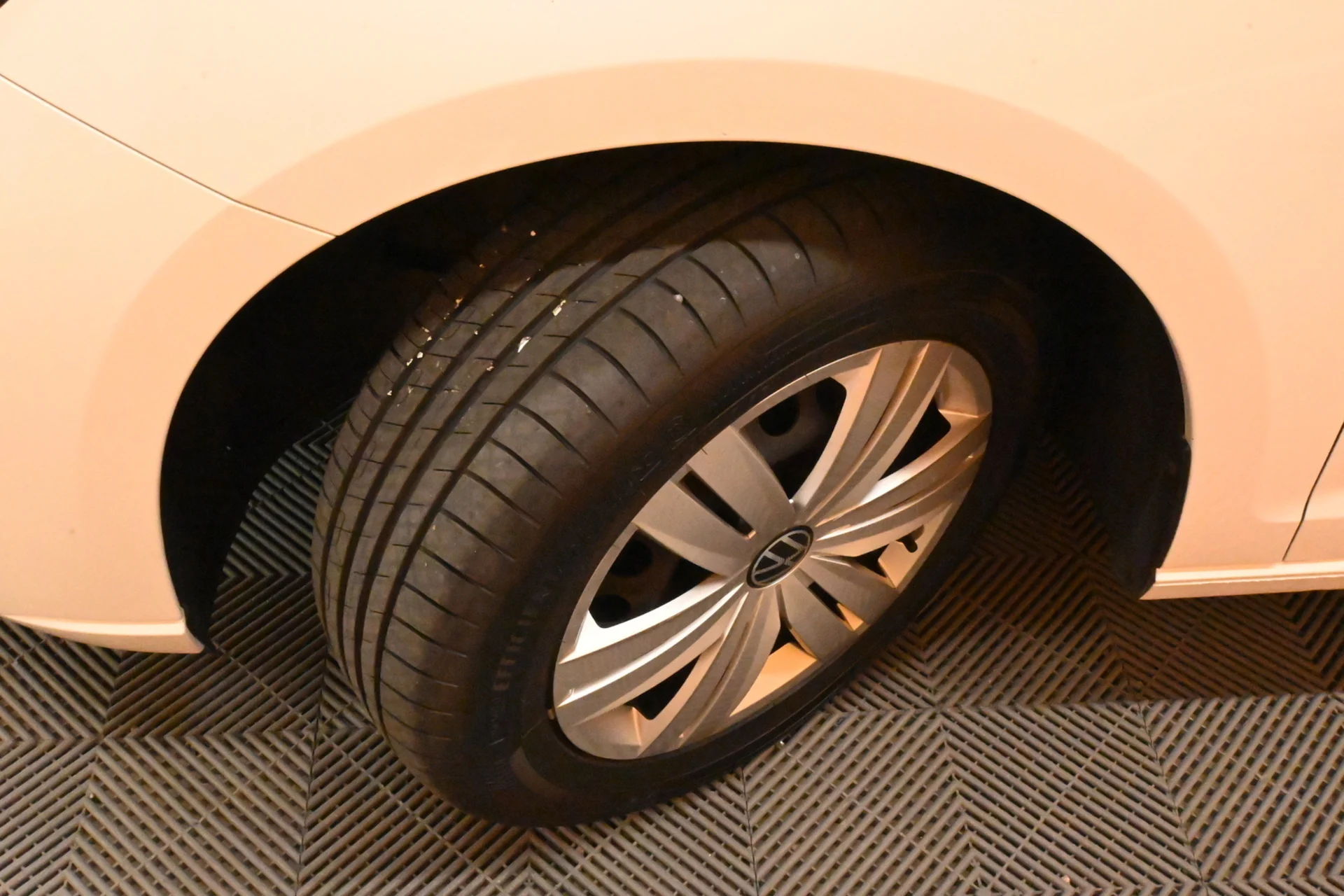 Car Image - 7zeitTk3RE76c5giil8nCU