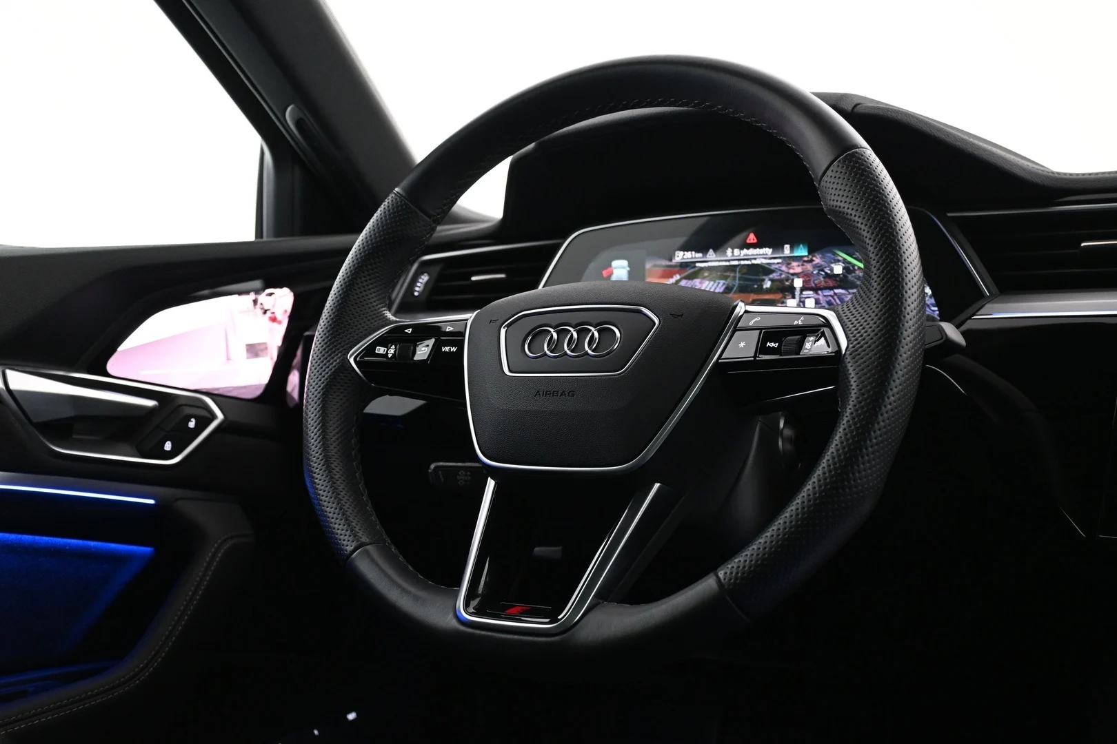 Car Image - 5xzY1zaLoBB71AWTcLlMfg
