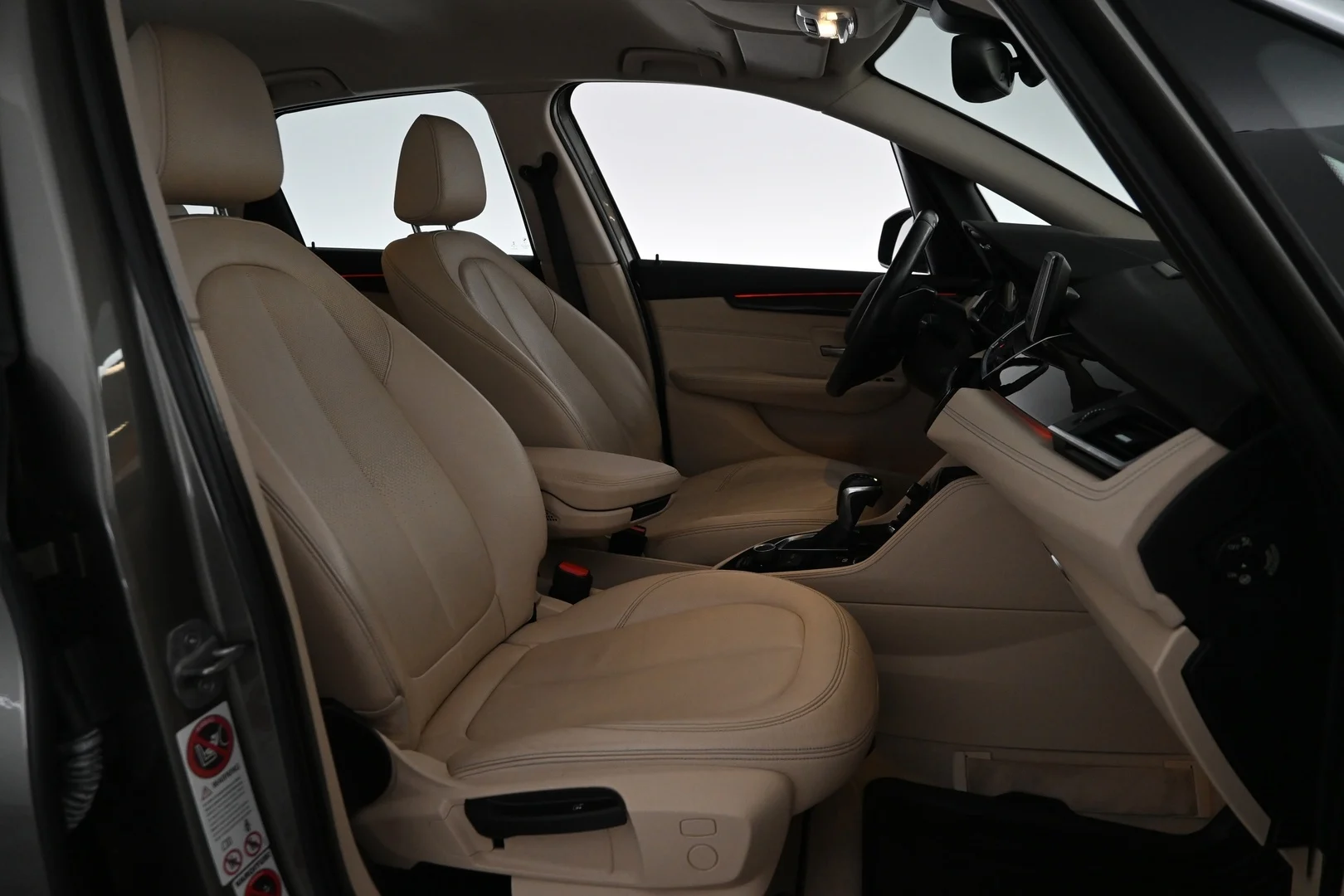 Car Image - 5lLAVrAinPbwm4wrFVx4fL