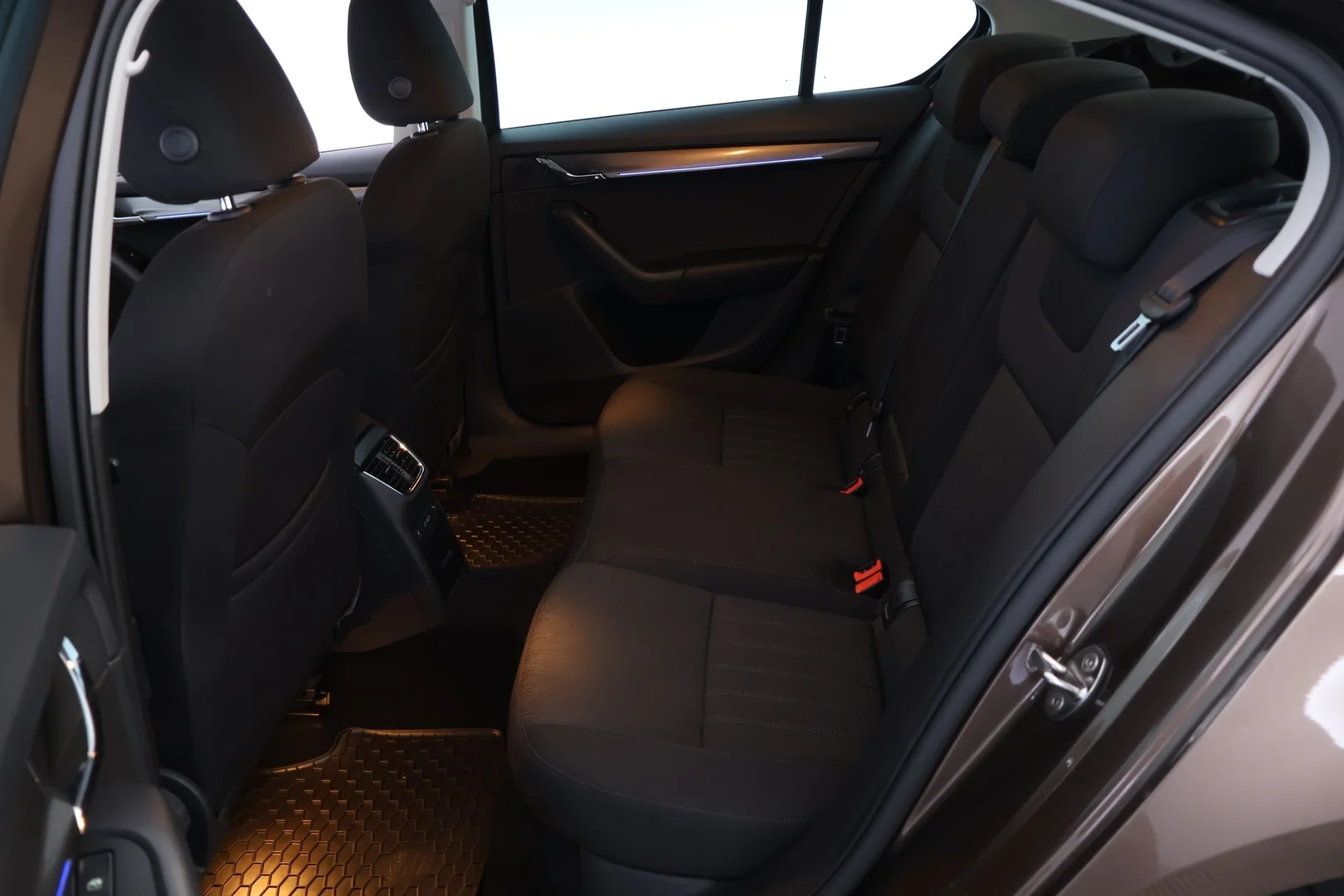 Car Image - 3wrO0wDRWv4ysyW56UTIvJ