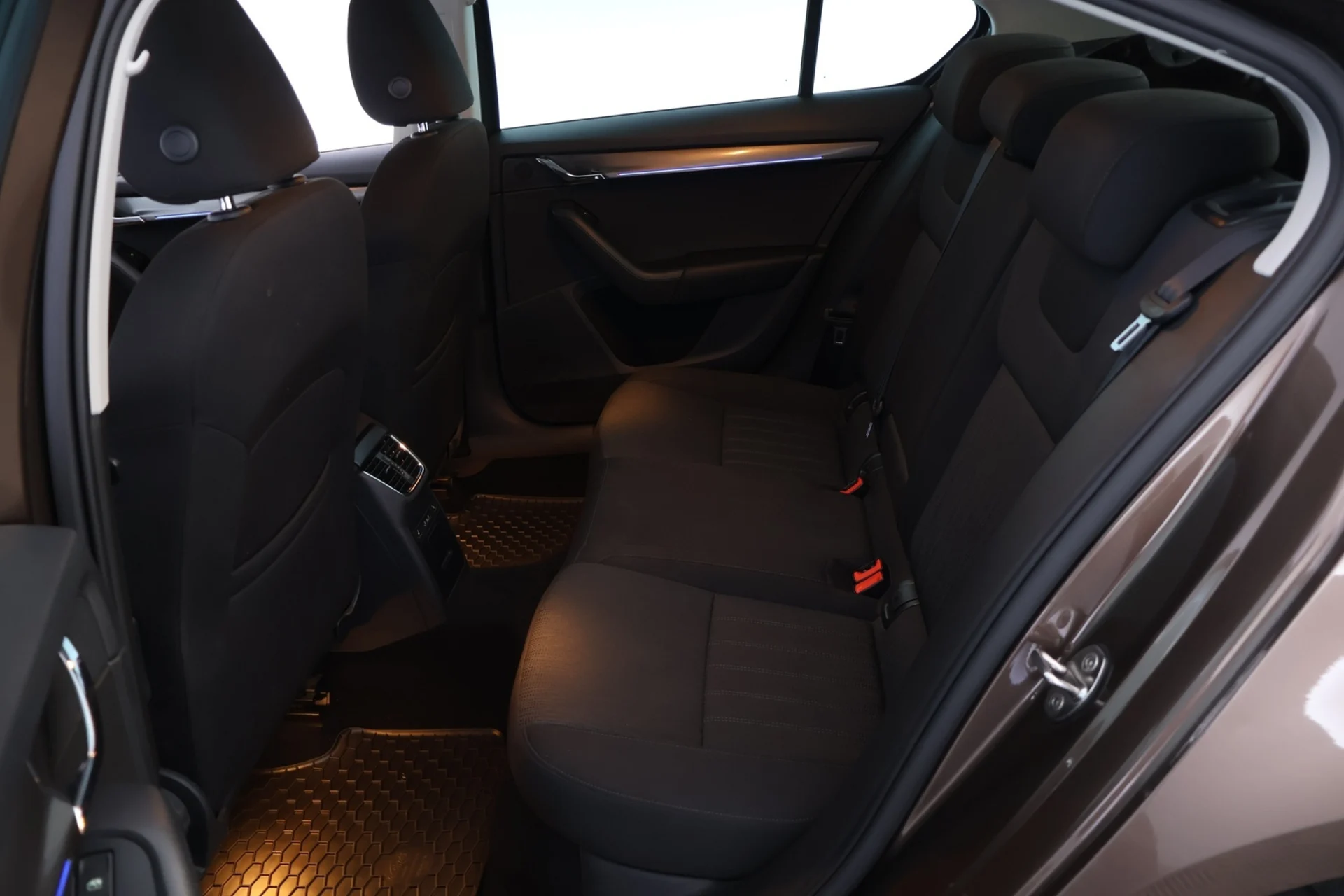 Car Image - 3wrO0wDRWv4ysyW56UTIvJ