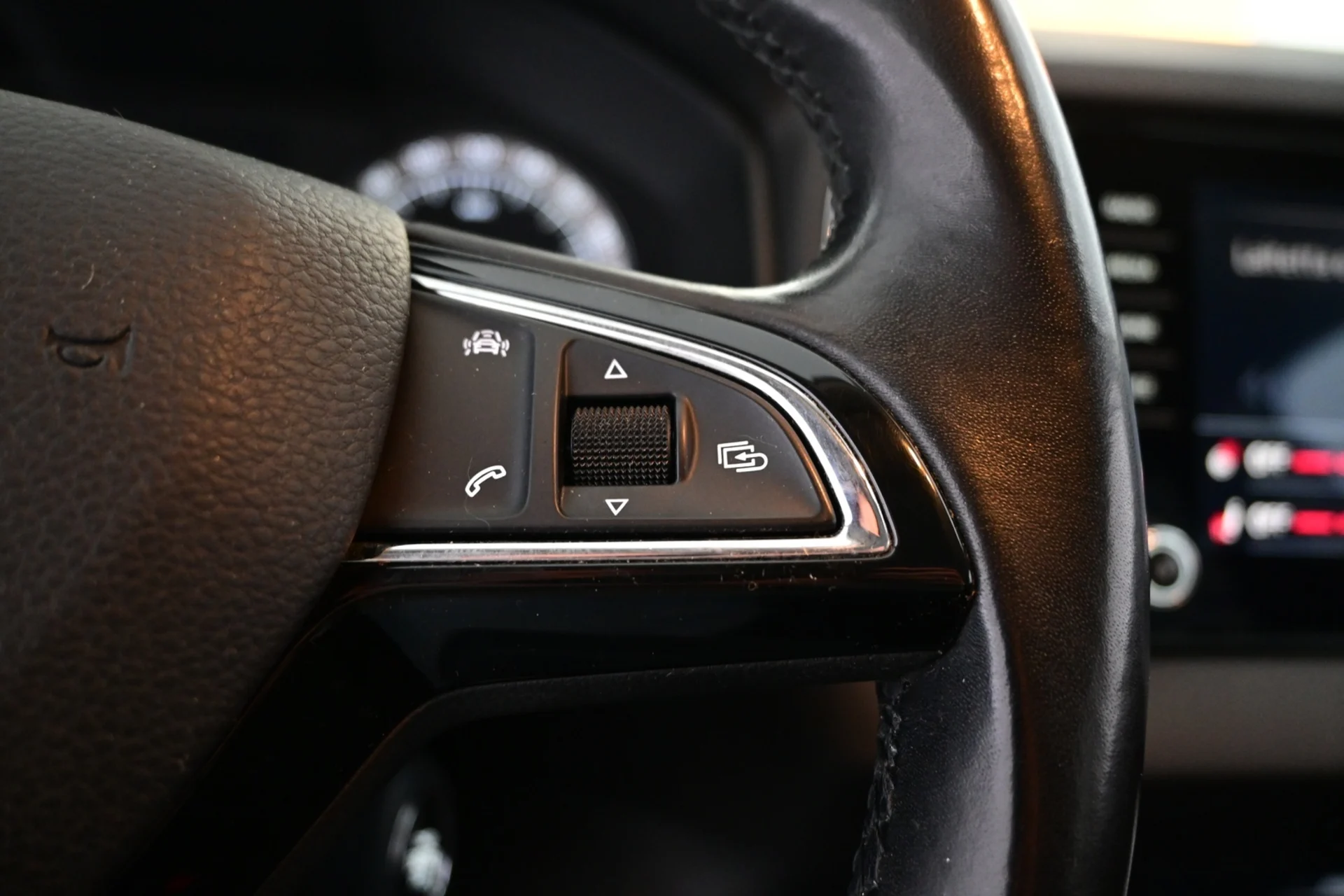 Car Image - 31d2Kky8r0bfbmi9a3x8NE