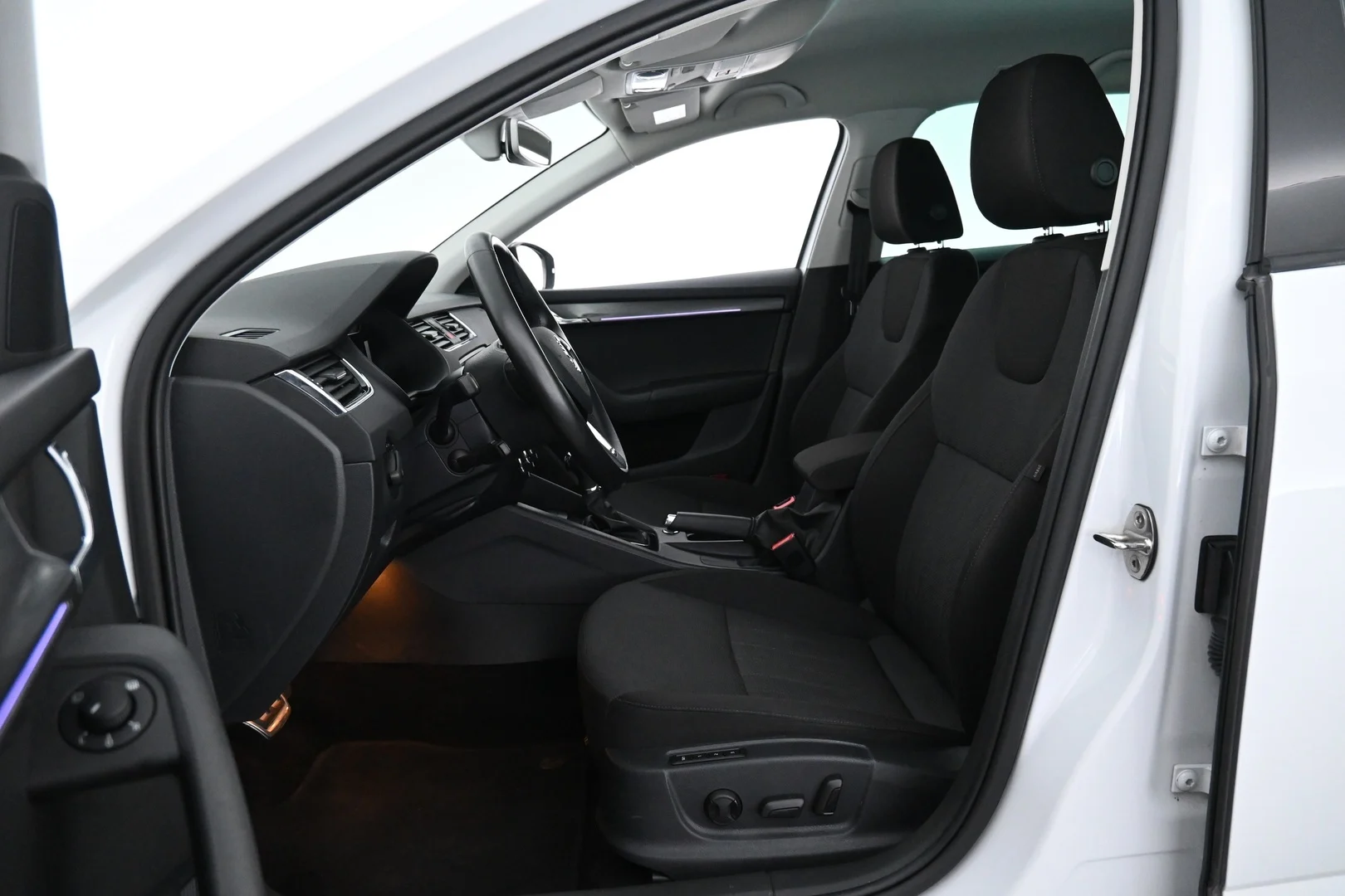 Car Image - 5dZYfmi7JaTR01KH4JQJJ1