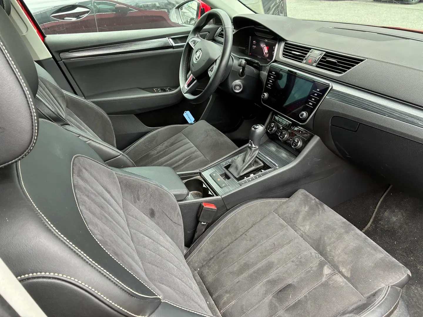 Car Image - rYWjuONOy04zqQNx2EybL