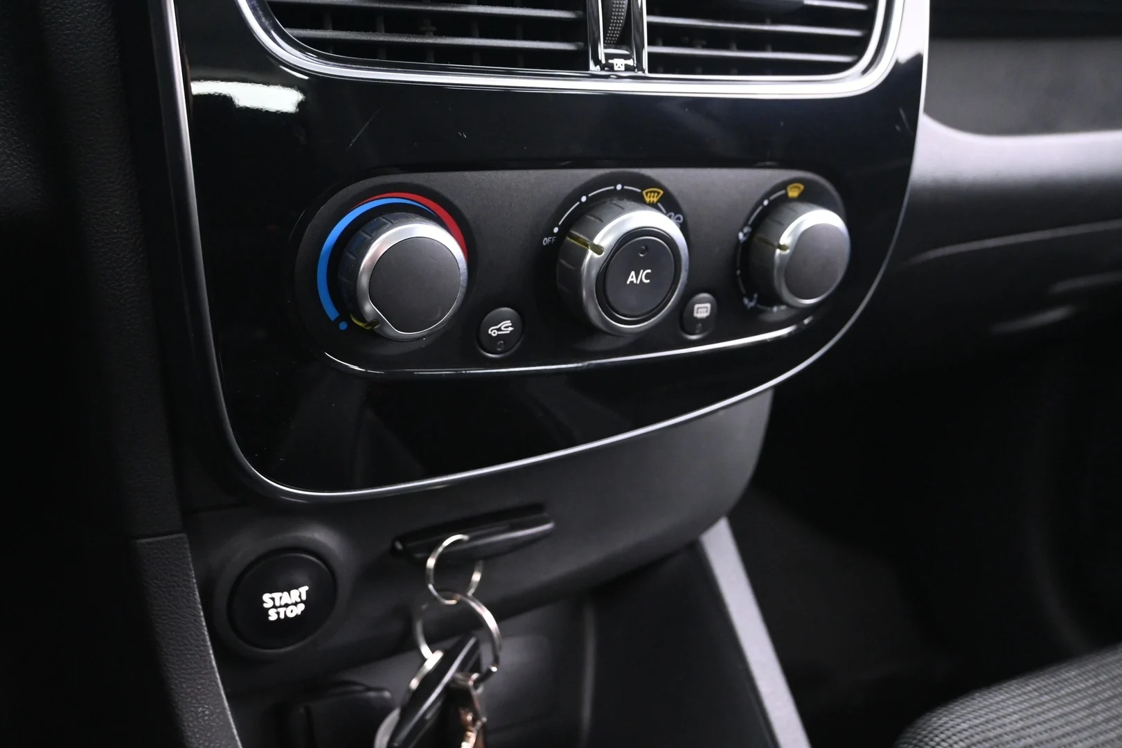 Car Image - 6I7uve8skDUnesyKcv6qs7