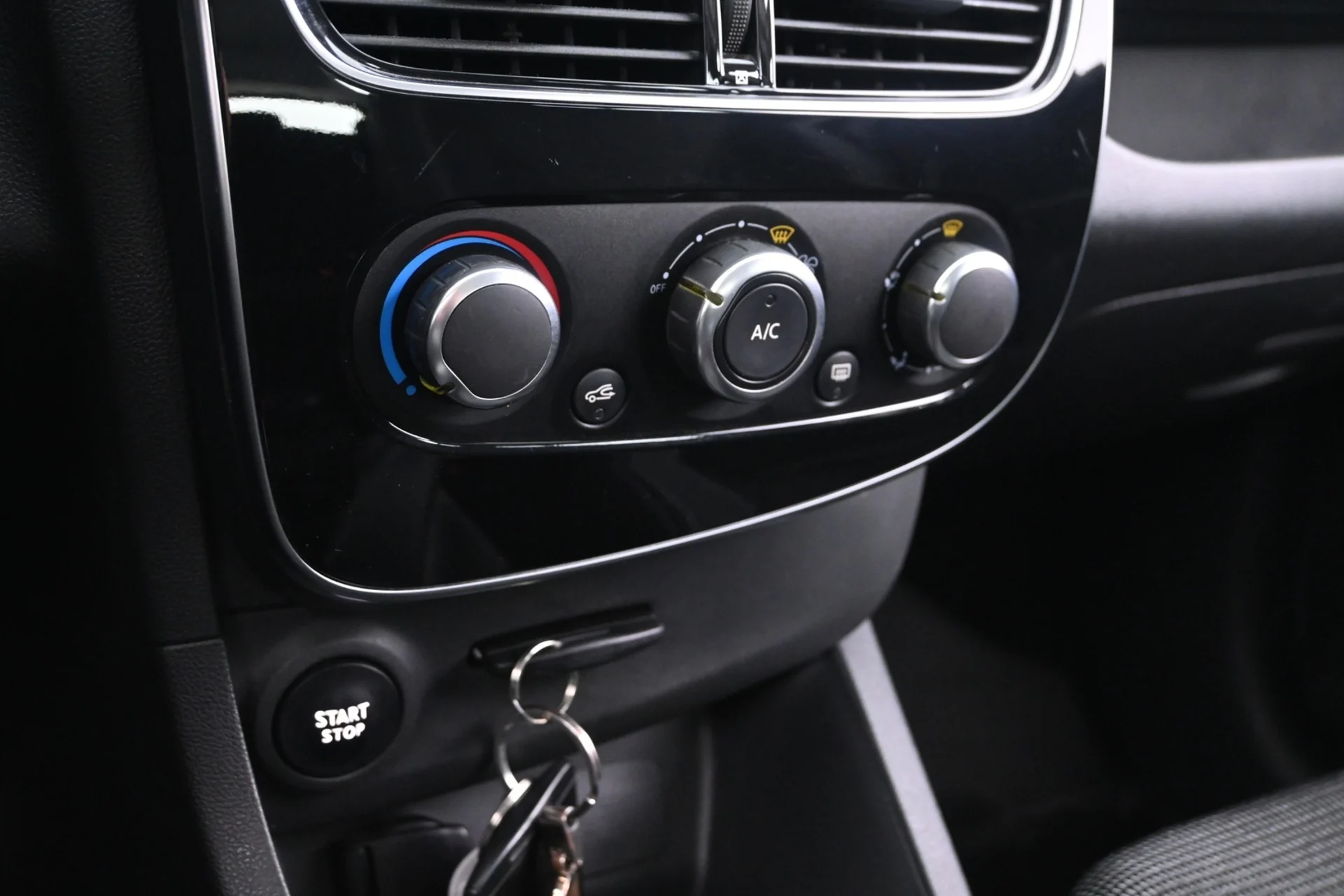 Car Image - 6I7uve8skDUnesyKcv6qs7