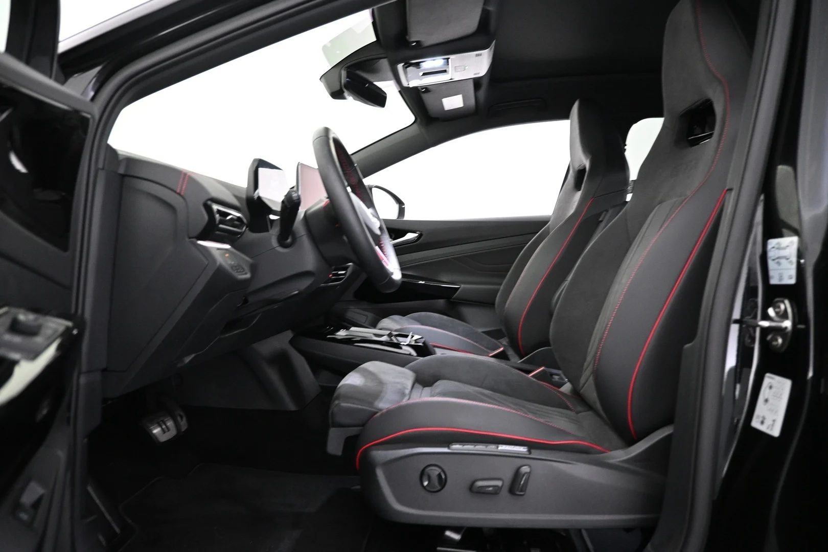 Car Image - KGqfZYhpfTsrwNG34czfg