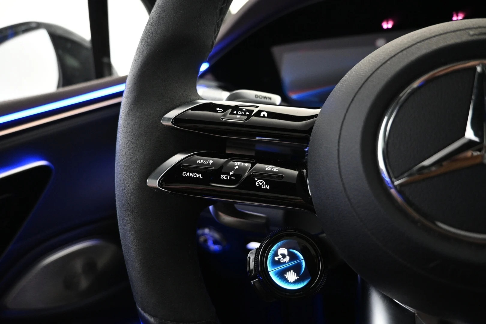 Car Image - 14ZkSMocFHZZi46bXIxM57