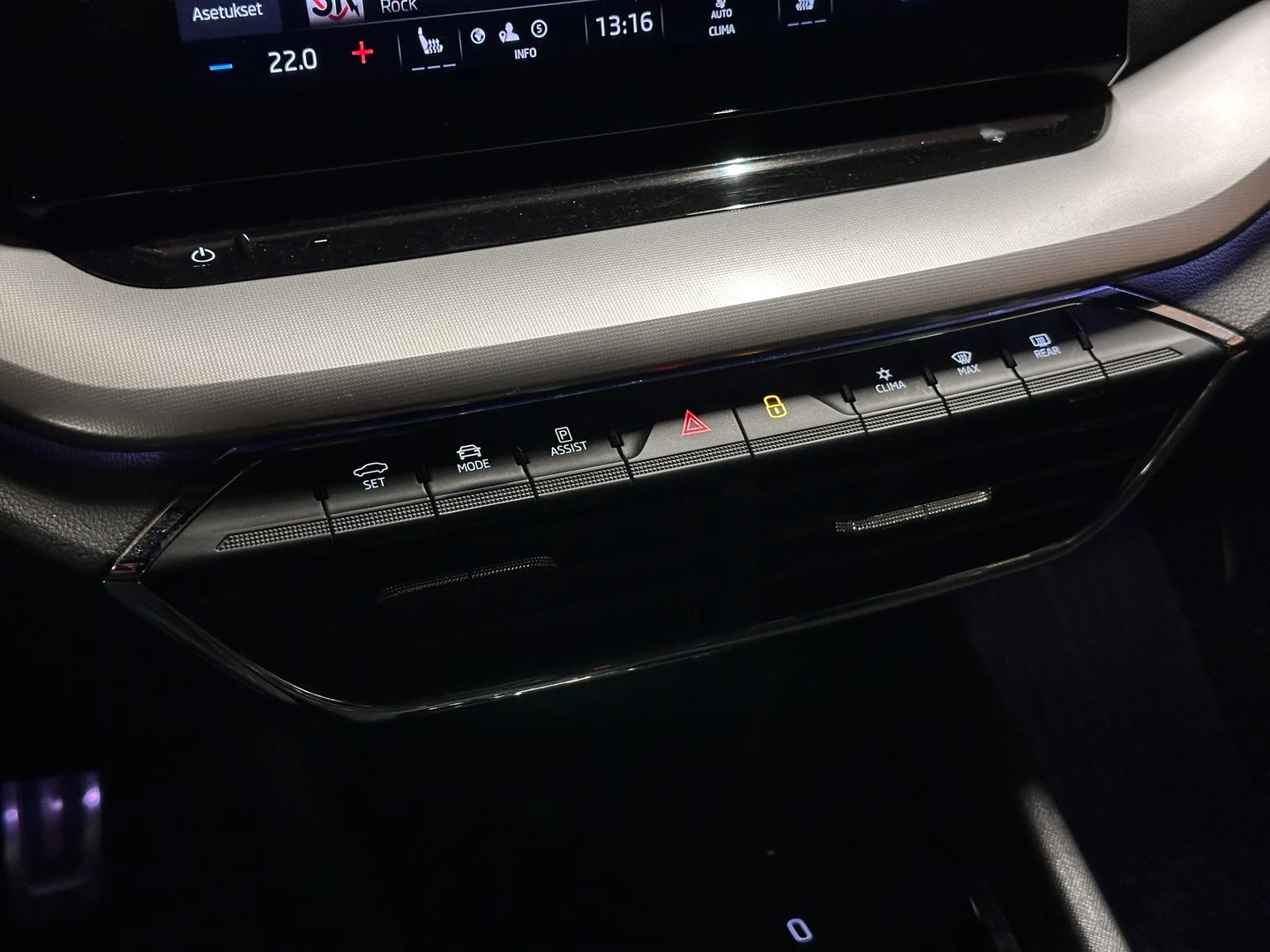 Car Image - 5pjcyyT5xoudpISLSug44V