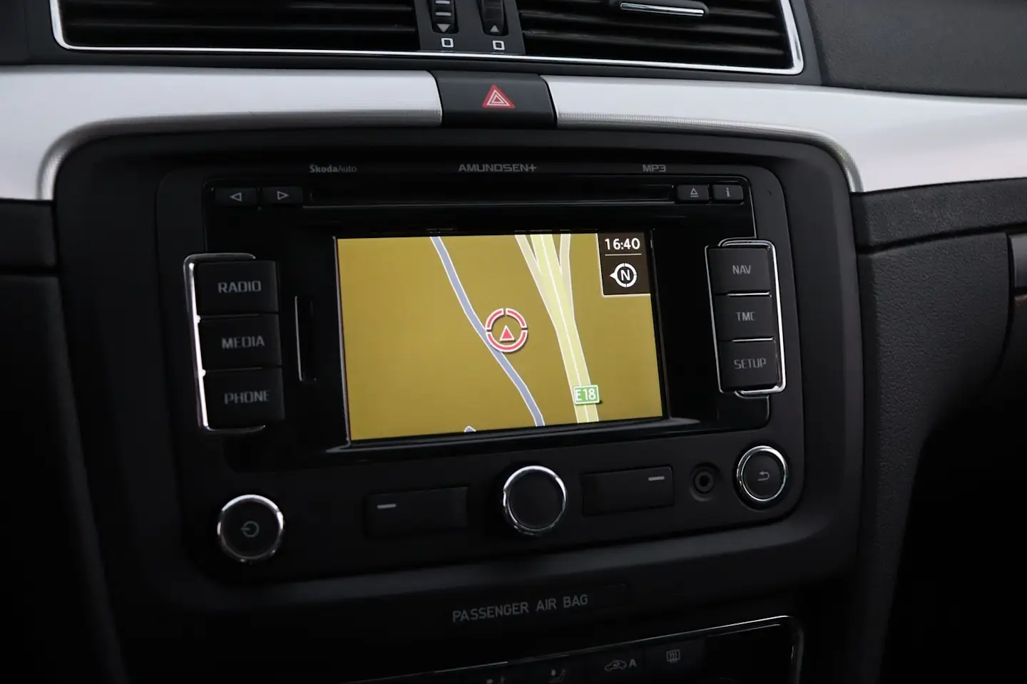 Car Image - 3th09IPSoHXlxBuwXi34r9