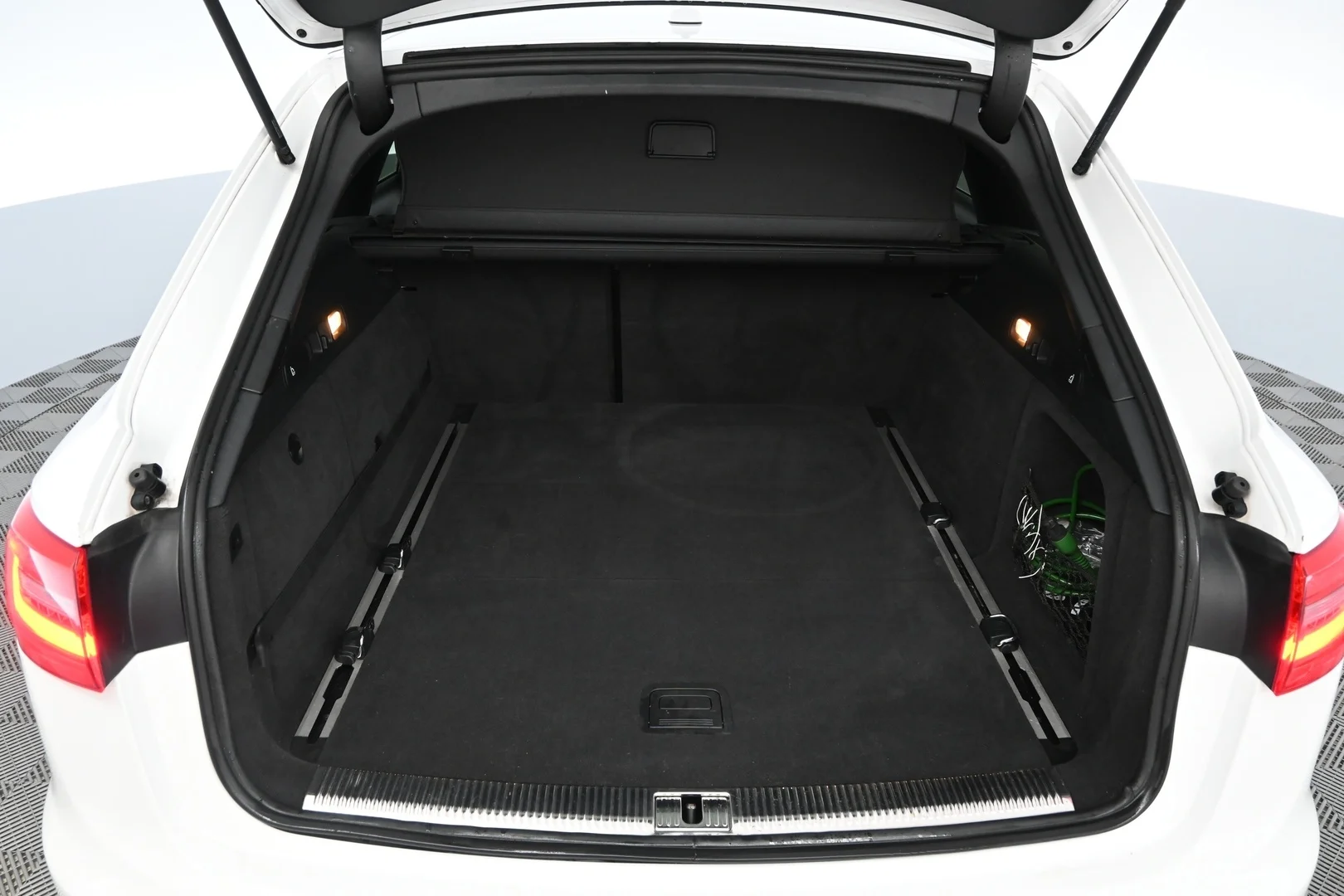 Car Image - 3q077vruN3AGvSgwrk9jFp