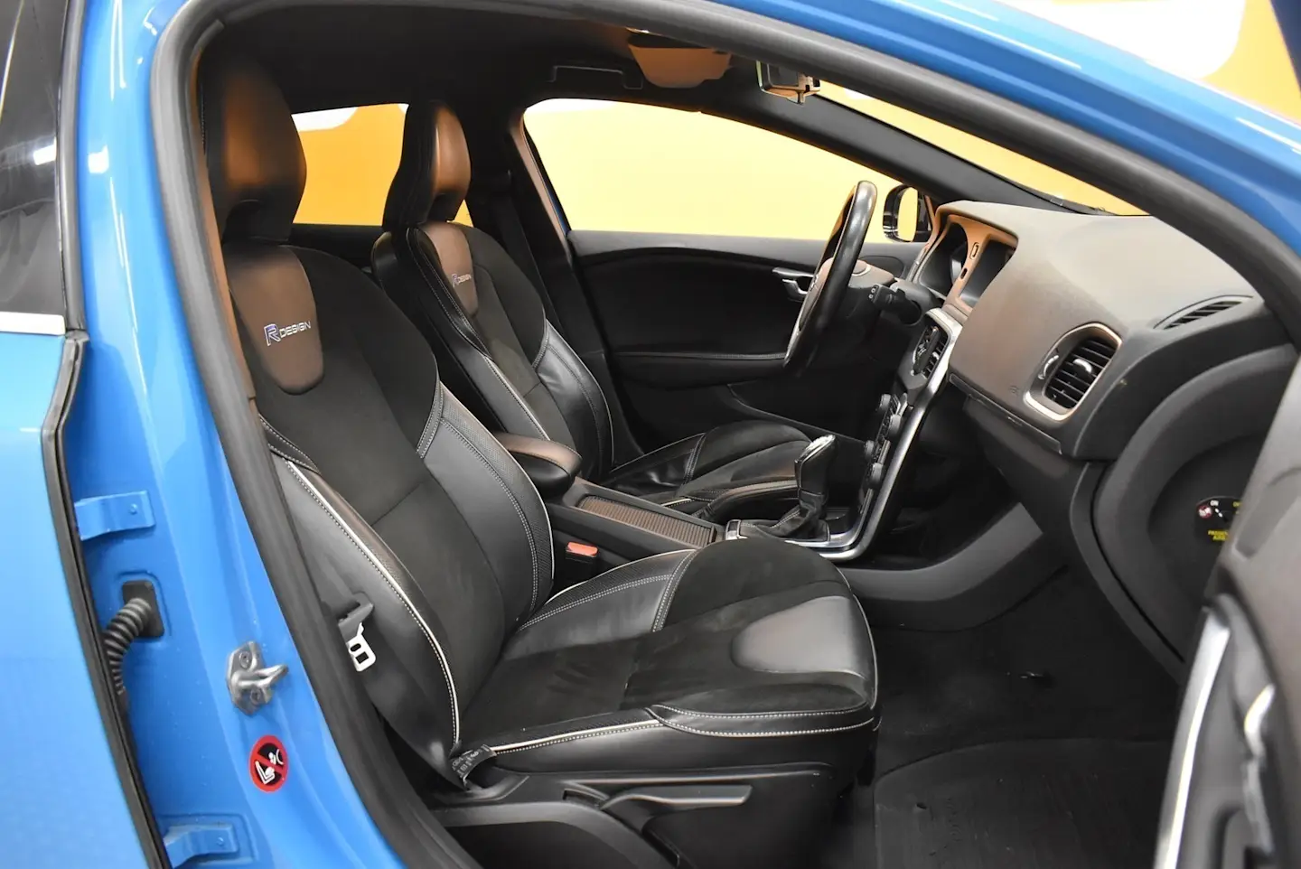 Car Image - cry0XoROoT7OsgQas8mGt