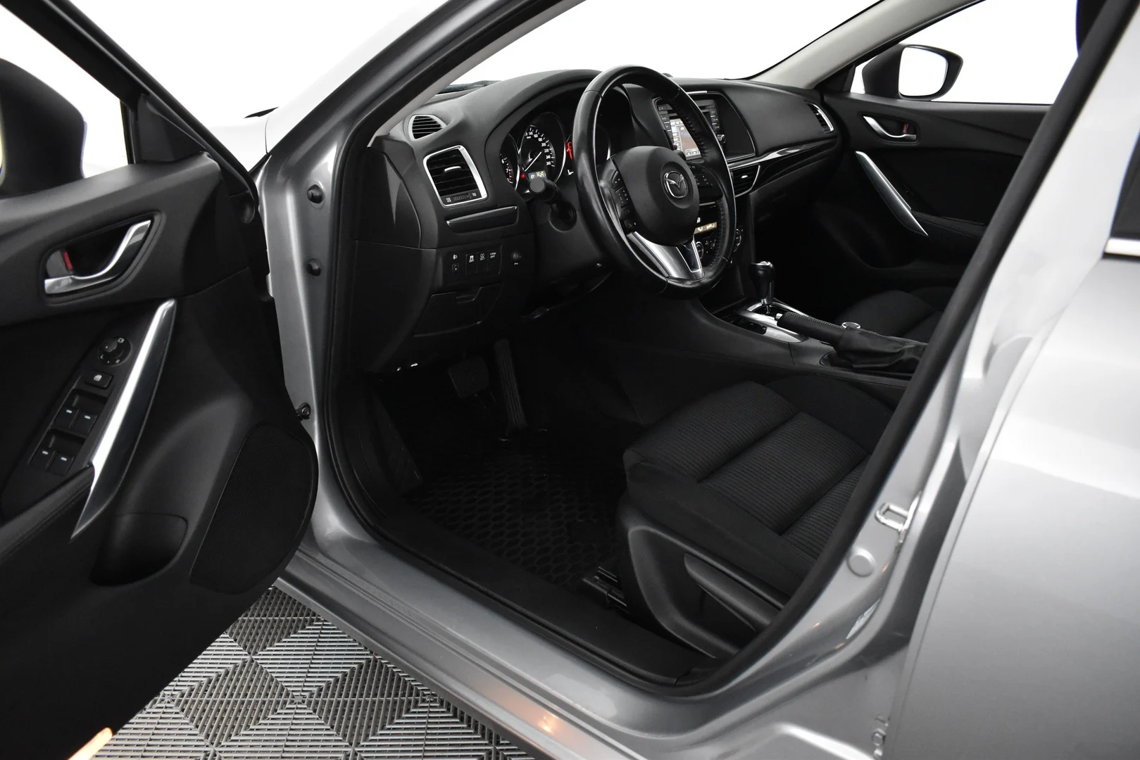 Car Image - 7jLjnRF8FNYhPa8hPbtxZ5