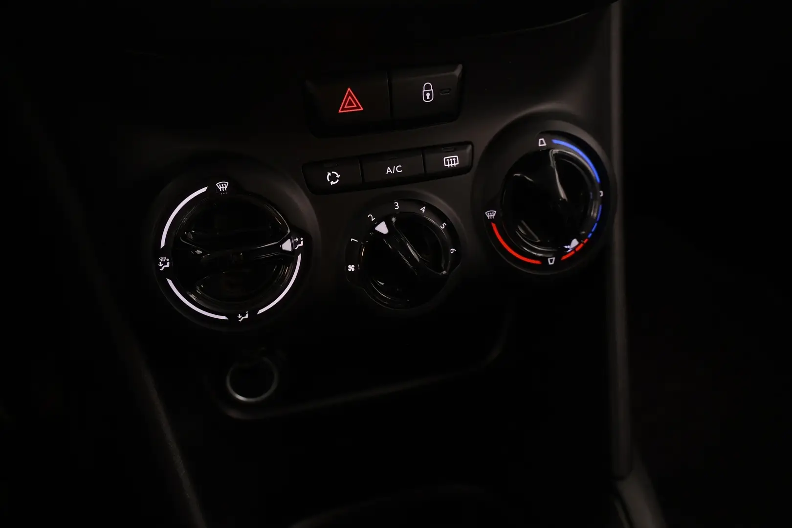 Car Image - 44NzPA0D3QfiutMr488Aqd