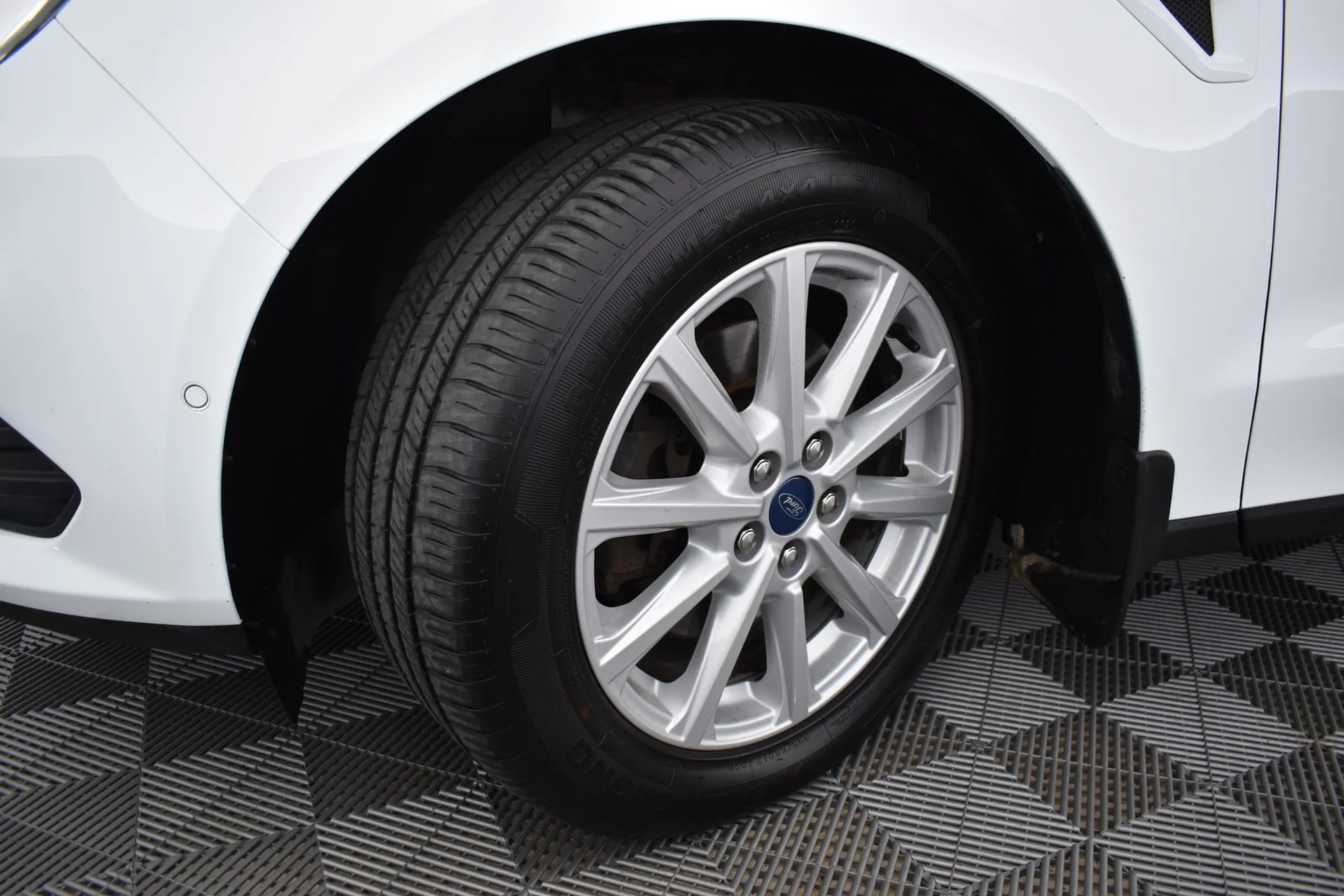 Car Image - bAo5caeL3b3eIEMPE7T9V