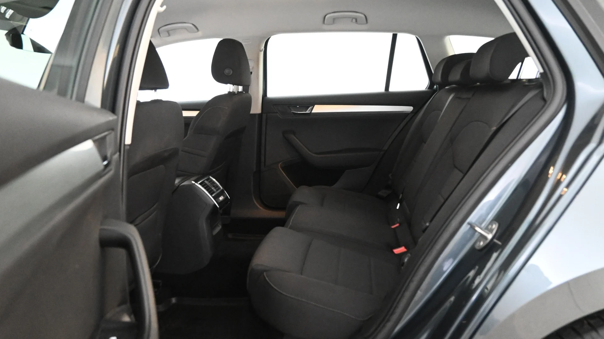 Car Image - 709nkKHEbZGVKl0Y81vyII