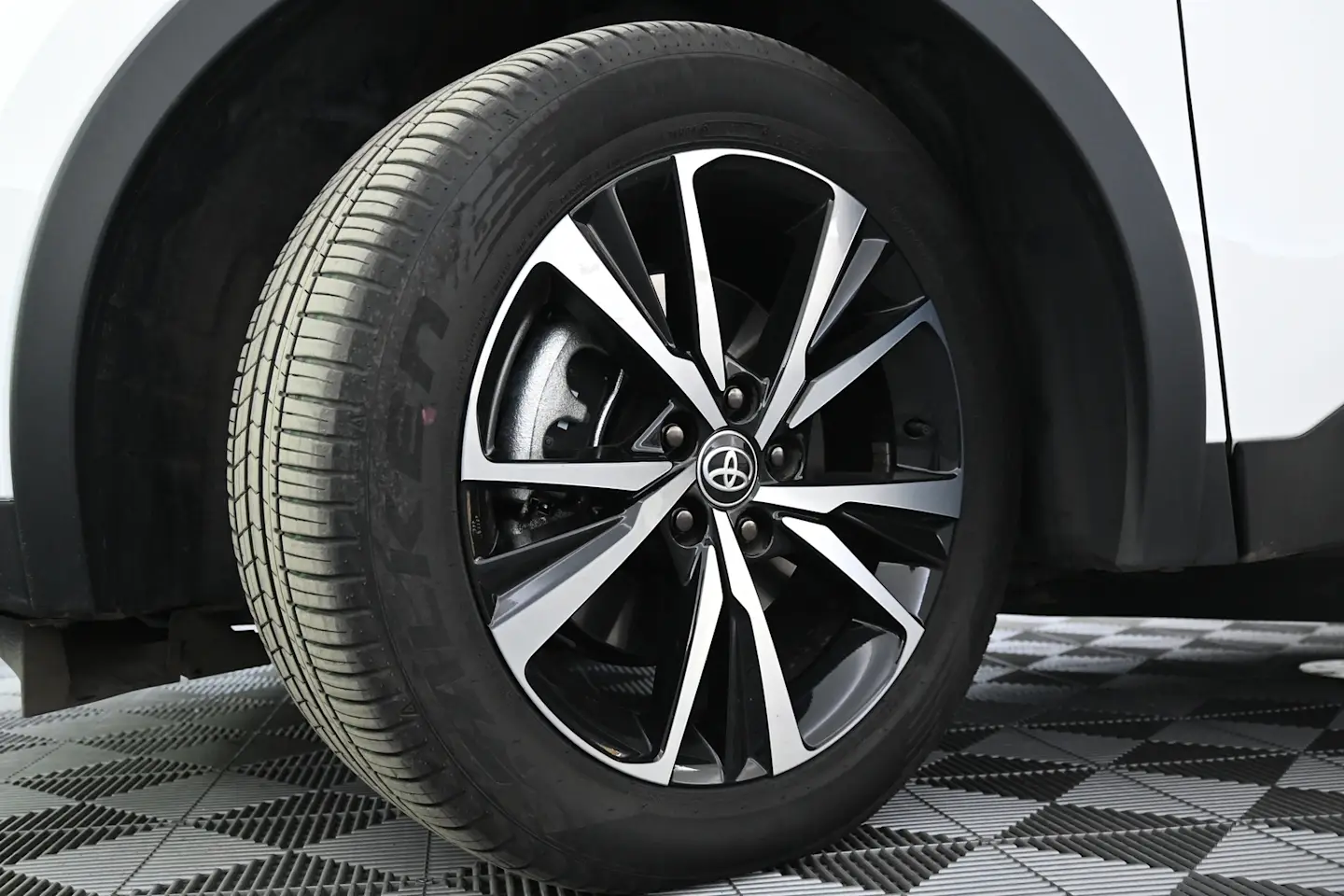Car Image - 4octLBqiJpt6lxPMDTFc8f
