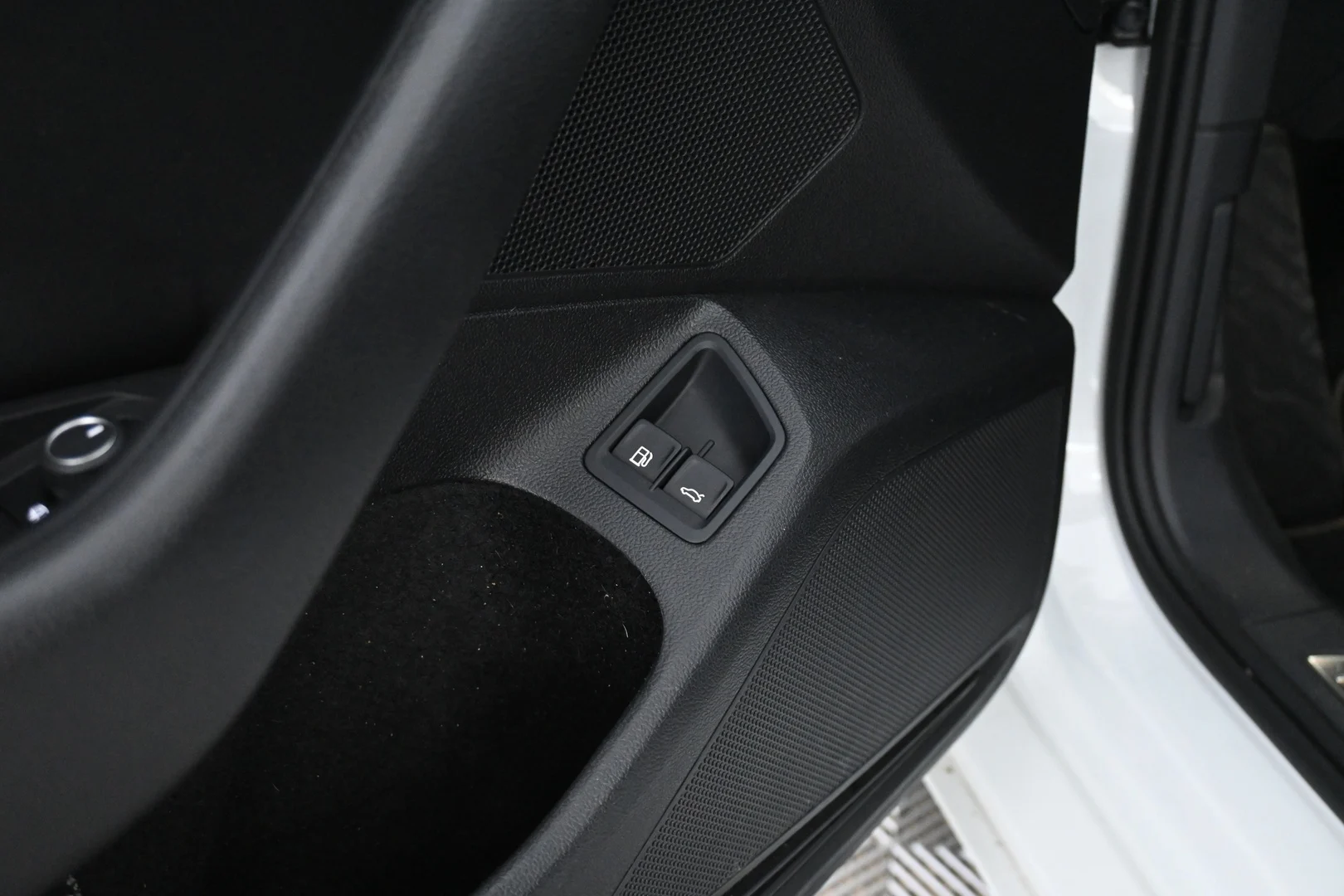 Car Image - 3ZcTS4GAyuLLJl7HdsAbTs