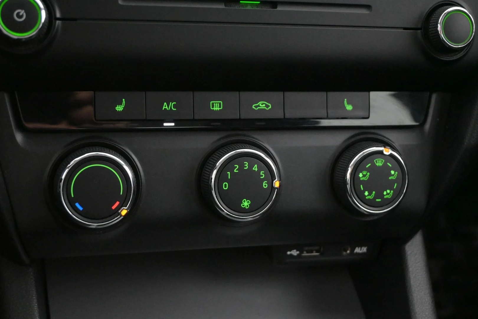 Car Image - 3pB152dZ9HEXegbXaX8Q10