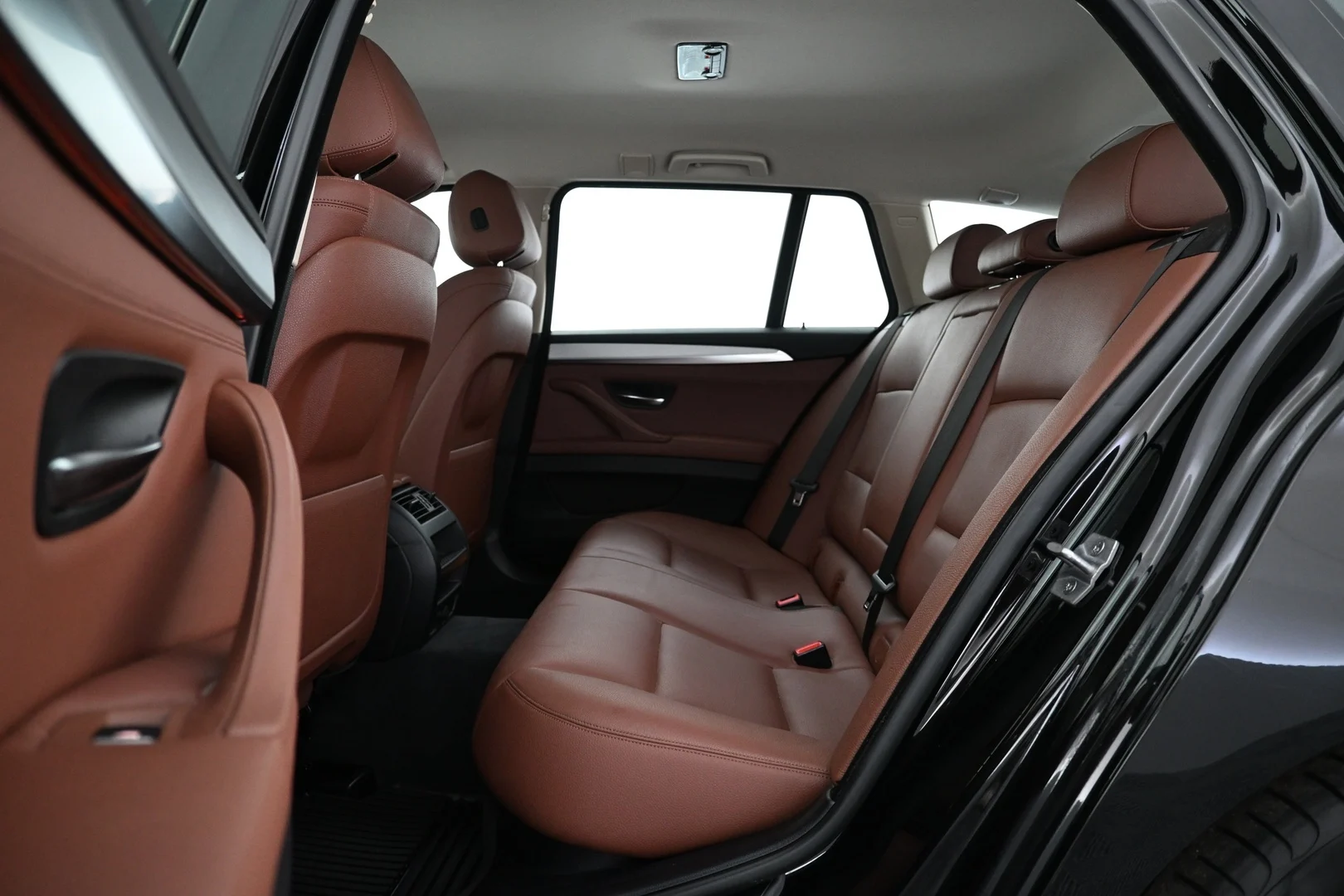 Car Image - Ths9JG3BmWcgAyHikRErh