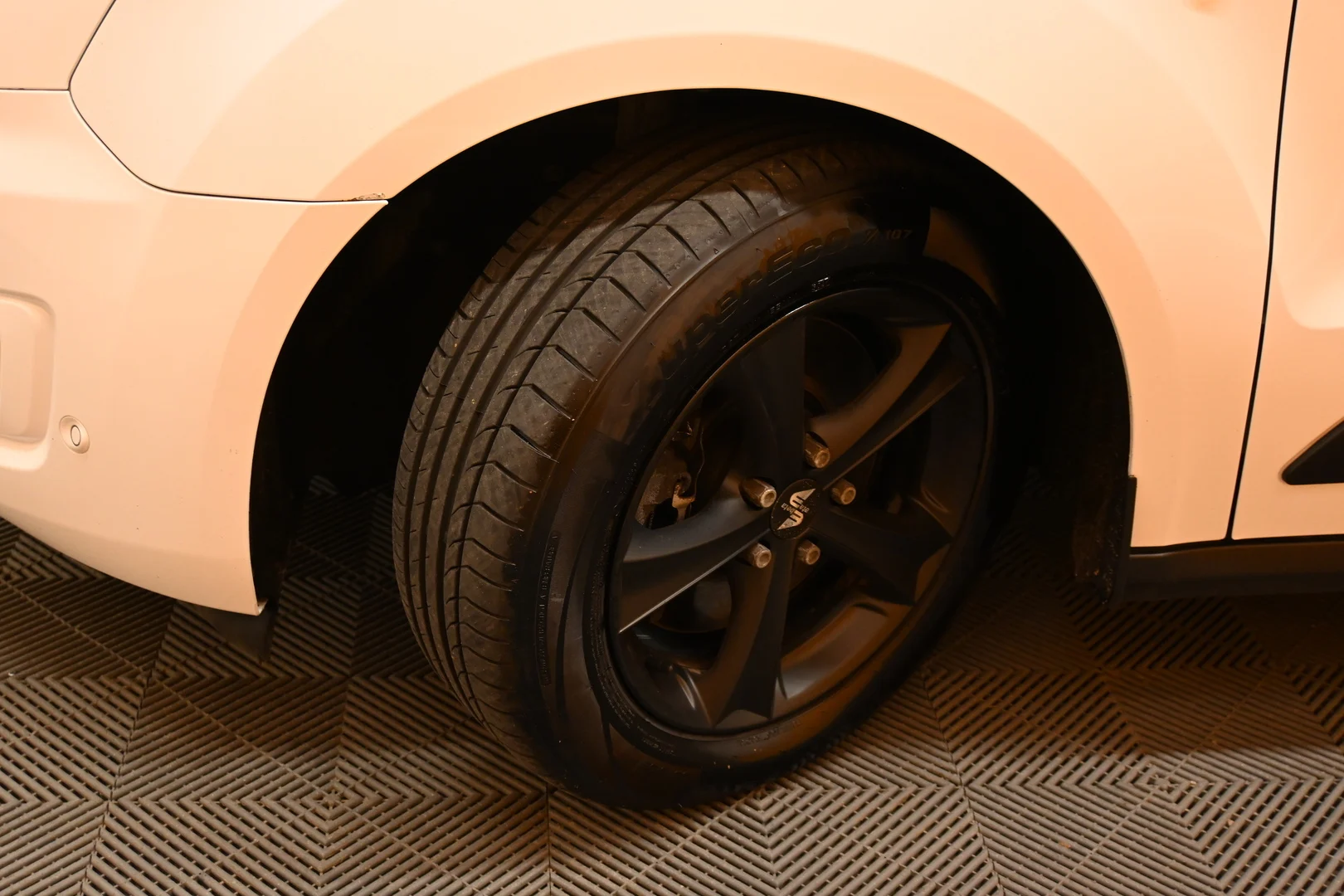 Car Image - 4C0XMHzvX1d5UEKRqYQk1p