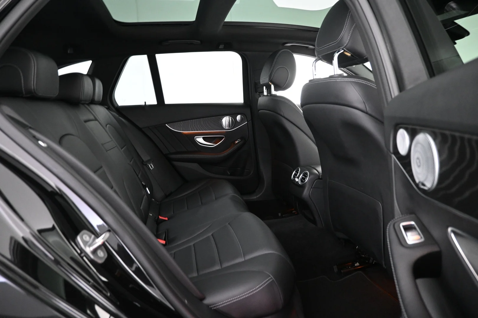 Car Image - 6xWnvwLnr8pyOyTXF0jr0C