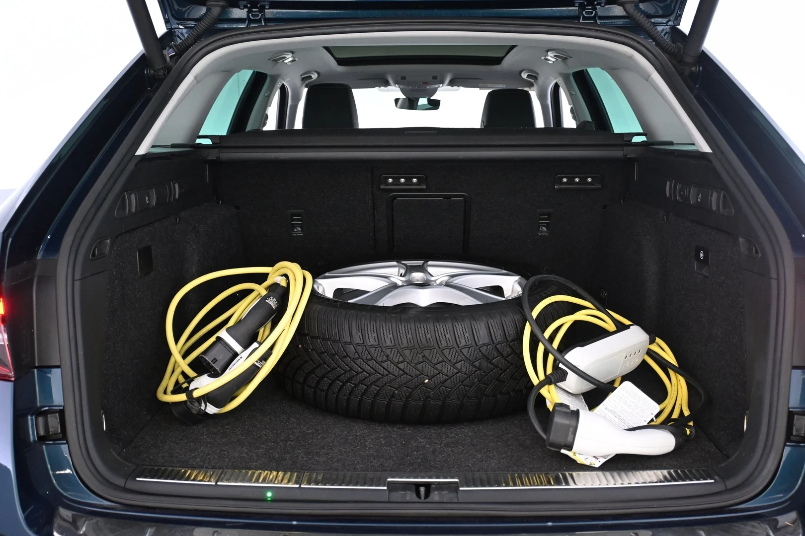 Car Image - 3luBQg5DFdaNvQyb7UHtwK