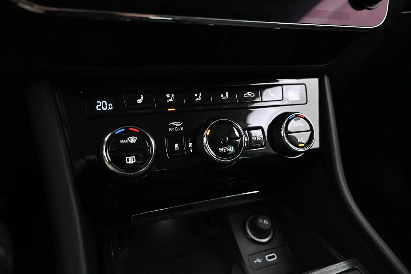 Car Image - 1hTWXRO9i0JH1CttTJJFt3