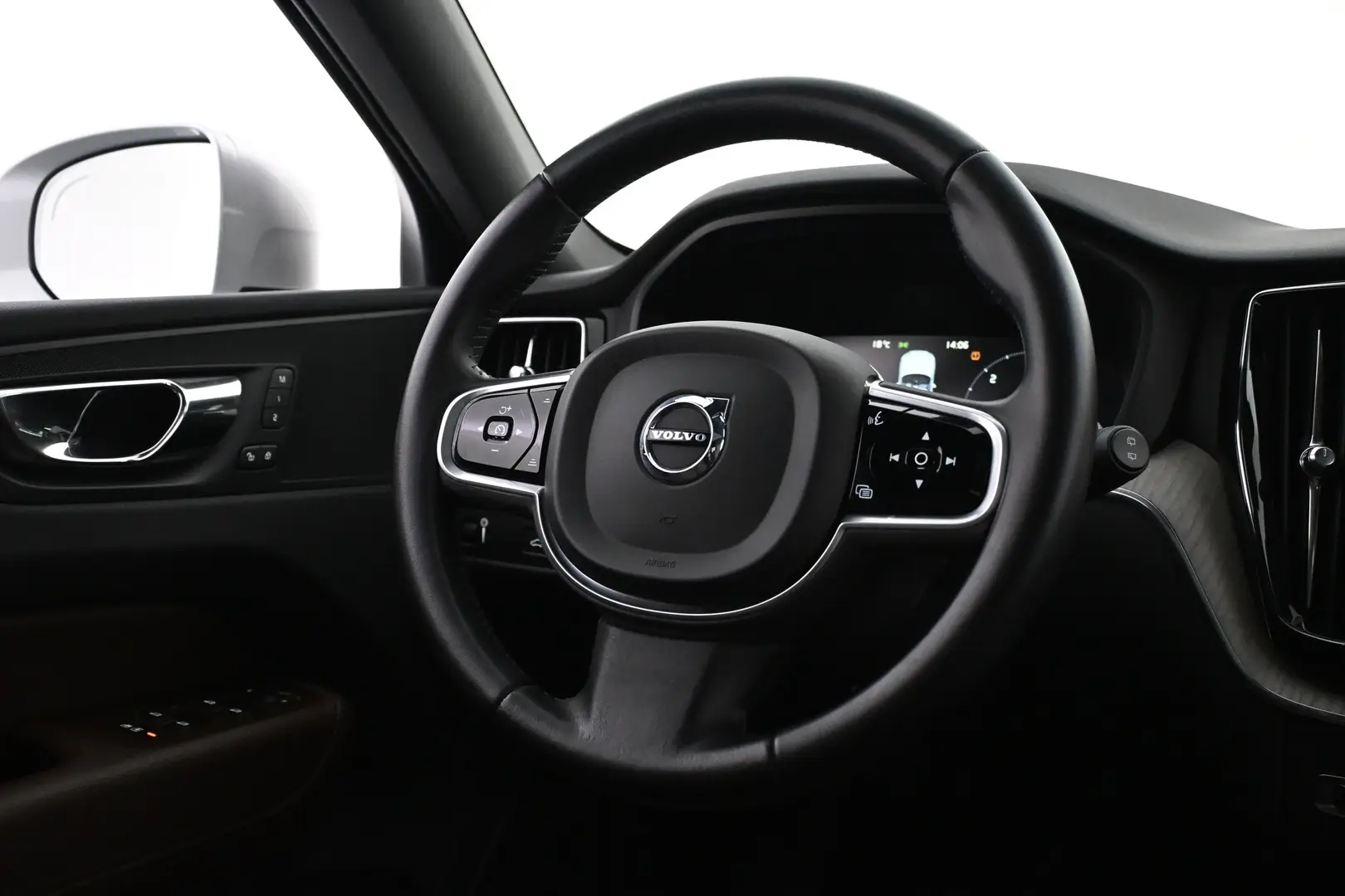 Car Image - 7HCehXneahAUgPckT9vo1E