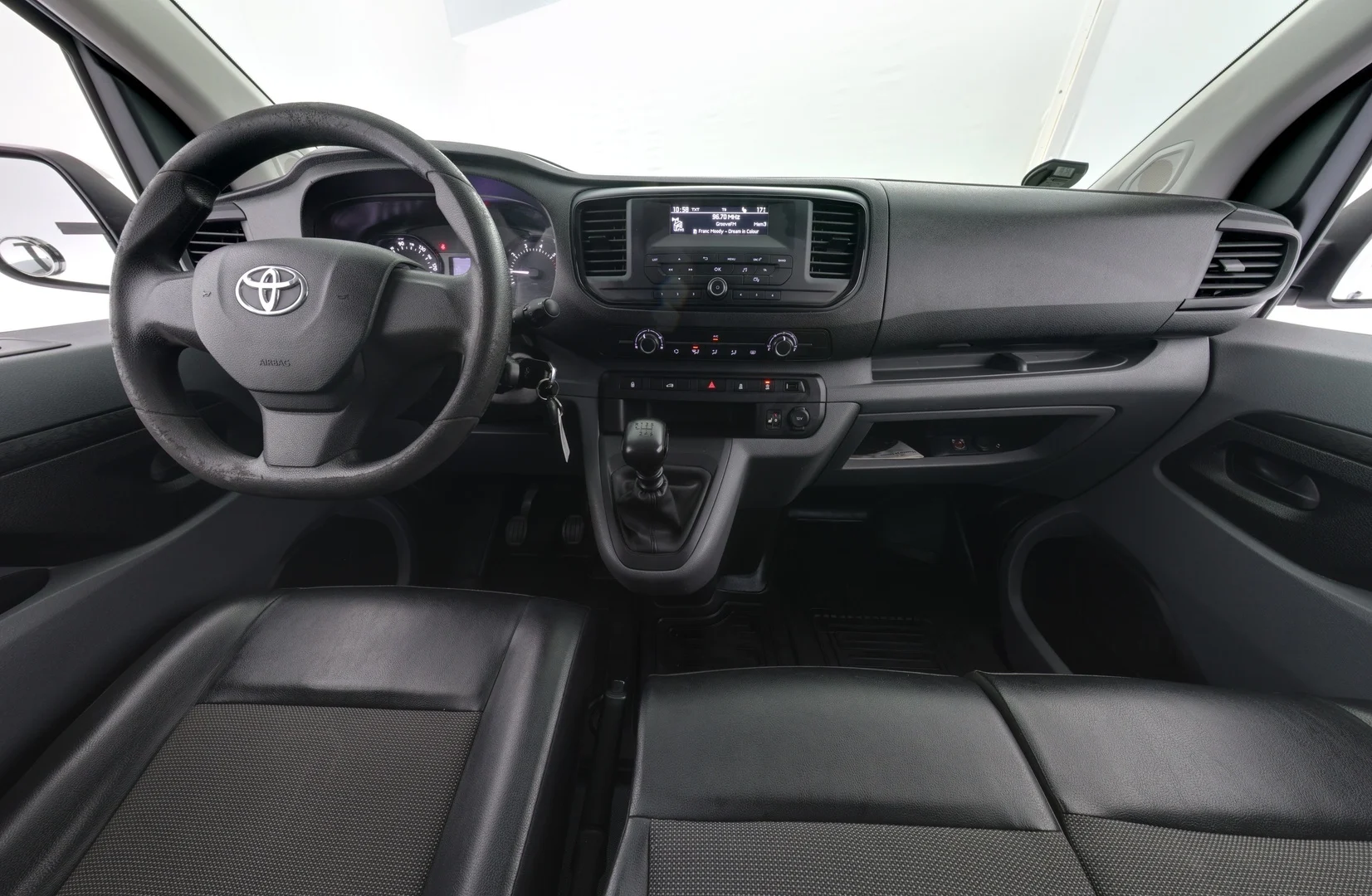 Car Image - 25YwaRFCEkX7Q92jW18U8I
