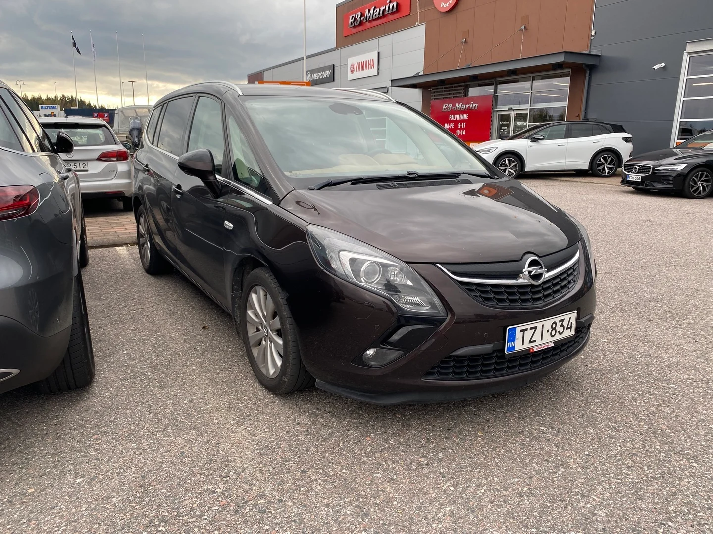 Car Image - nPFw19jPyQoJnSuQHuELd