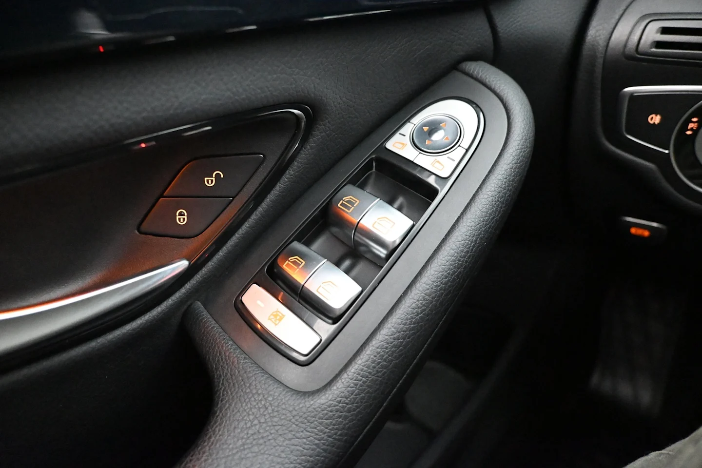 Car Image - 7lRZ0ycyLu7yAIVYkj0iPu
