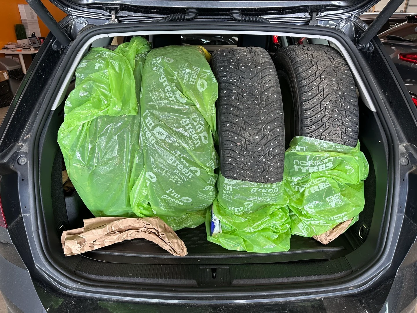 Car Image - 1L1R2rmZ1KcJTbbFkHA8qk