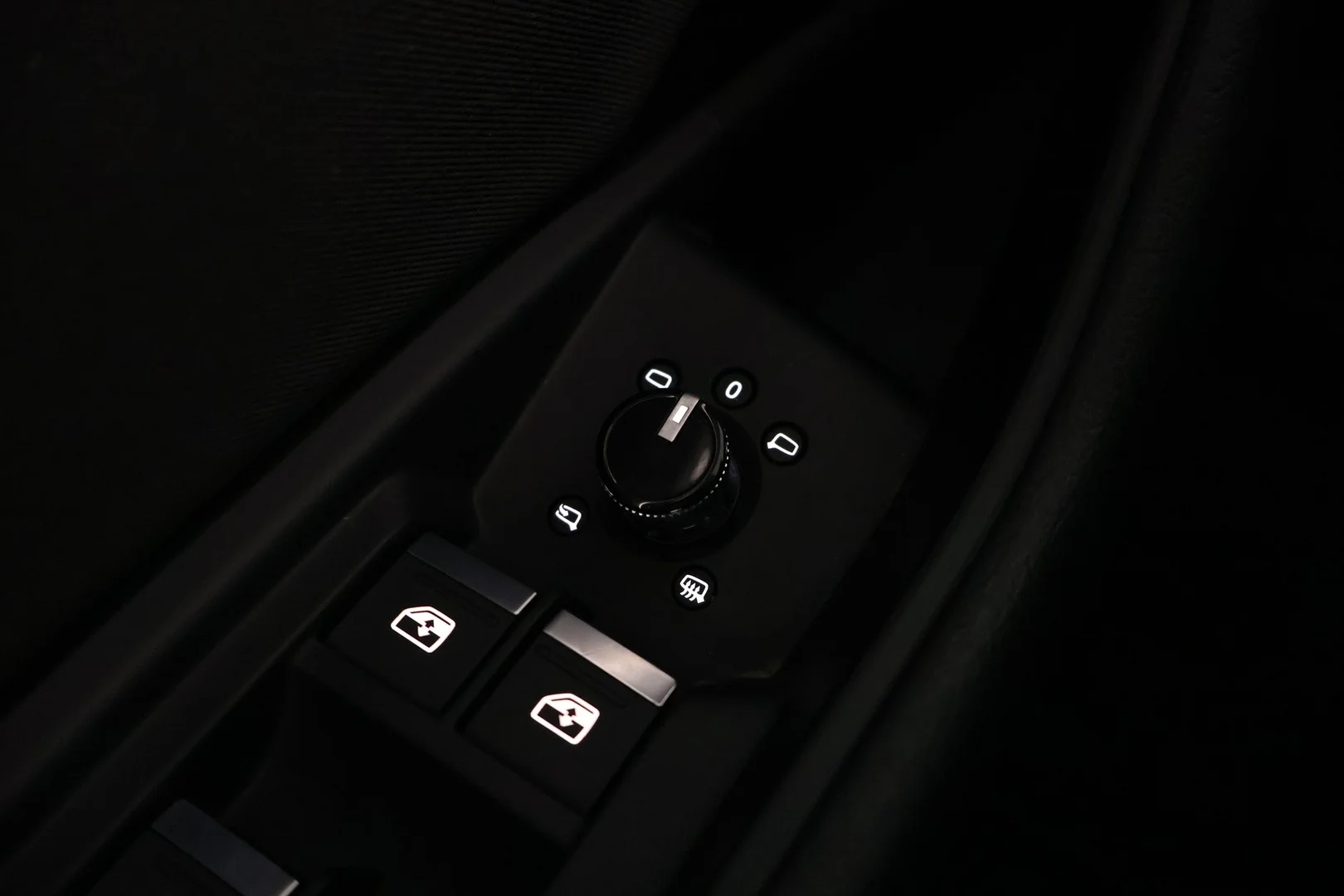 Car Image - 2iGQGq4I2uFdeTAfPJseSB