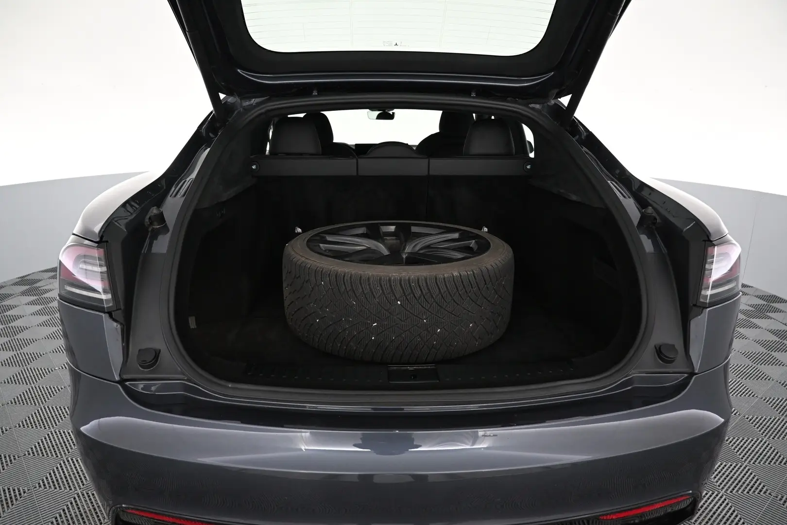 Car Image - 7kbRt0kGRE7isqF990QnTN