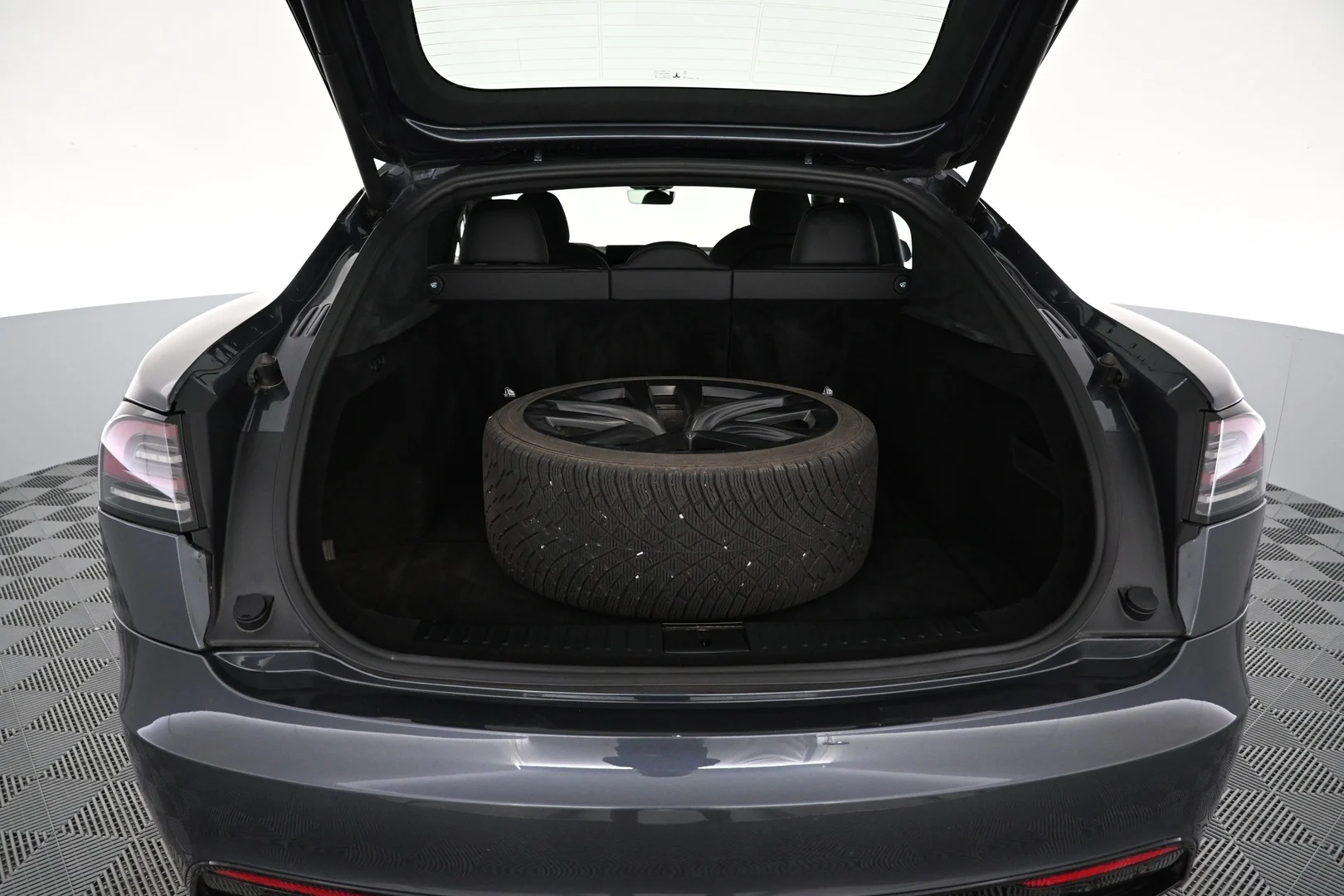 Car Image - 7kbRt0kGRE7isqF990QnTN