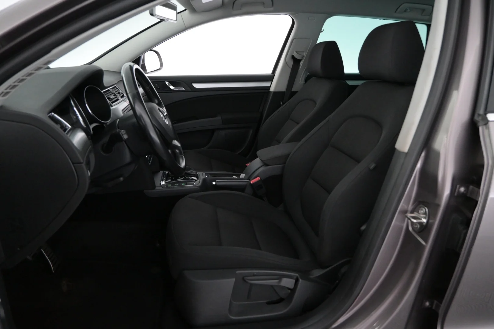 Car Image - 2oSixAoiKc8HR9nRxCMQdY