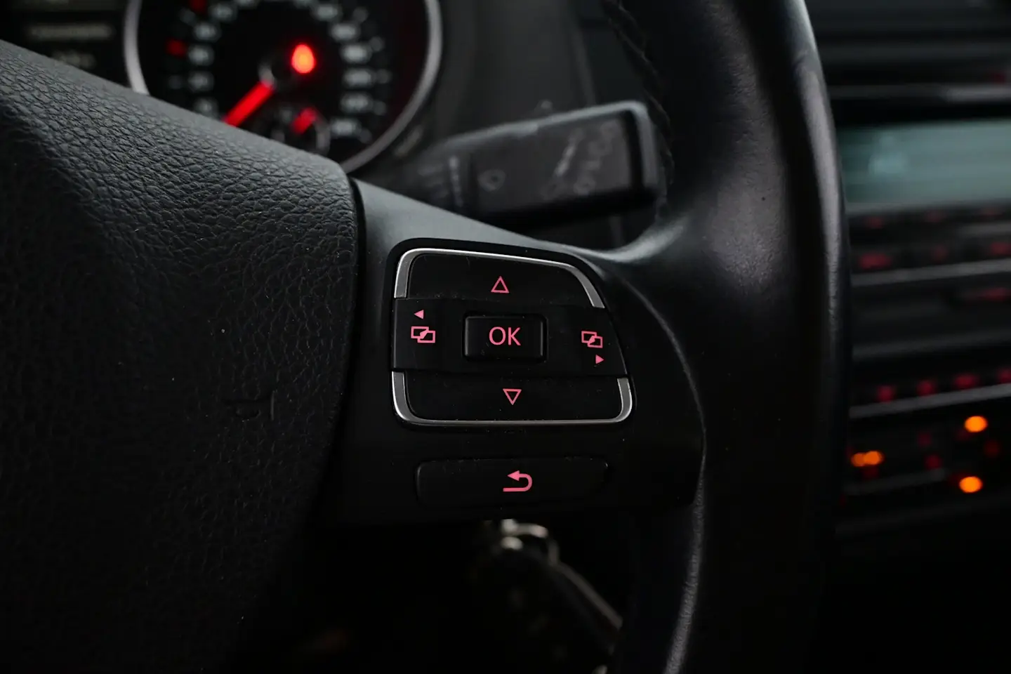 Car Image - HPLOmBcVImYhiydXpxRS5