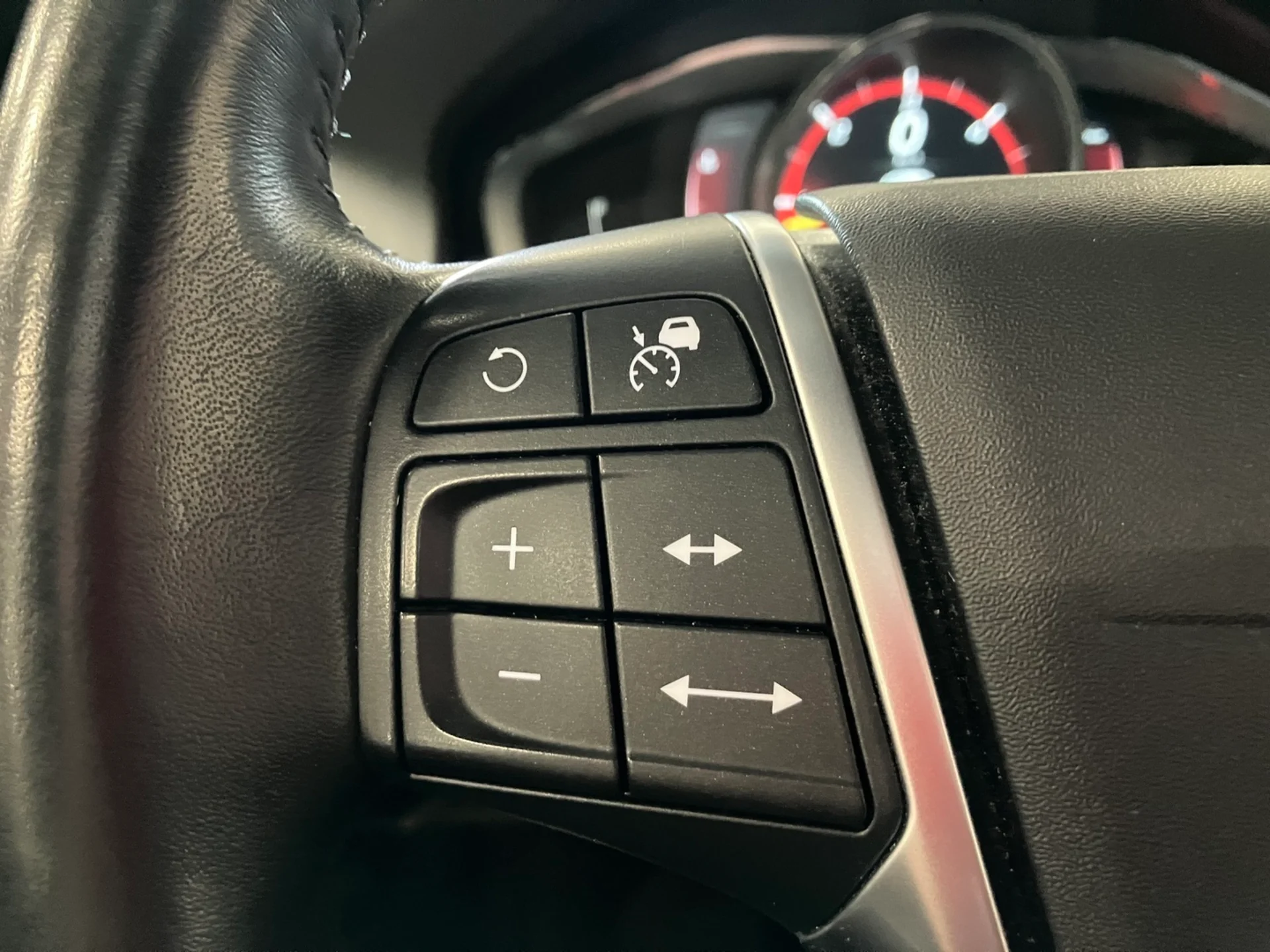 Car Image - 2So8T6UE2o6cCi0J5urdNU