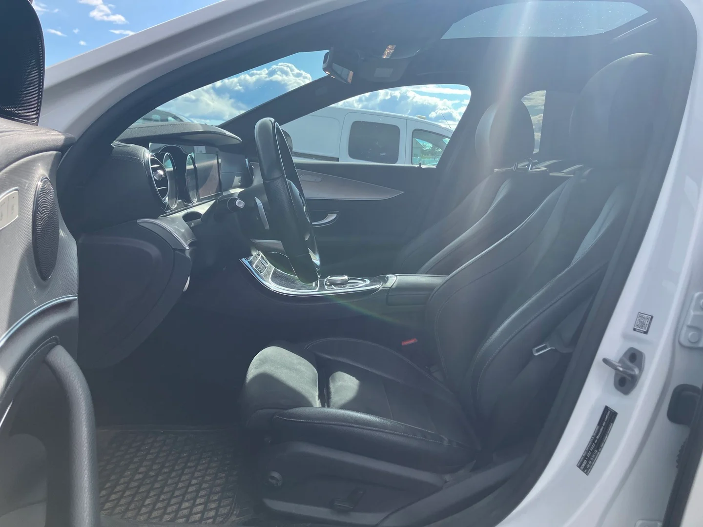 Car Image - 2BnhvIrReUgFO29p92IZ42