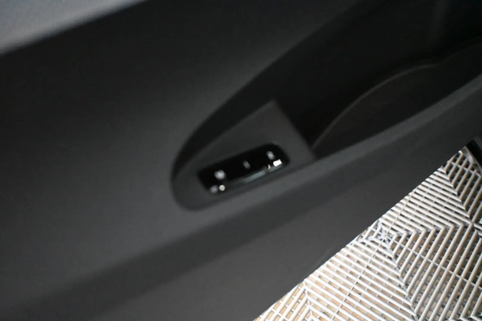 Car Image - 4A3KKwSBMzE7ll3CE6L77r