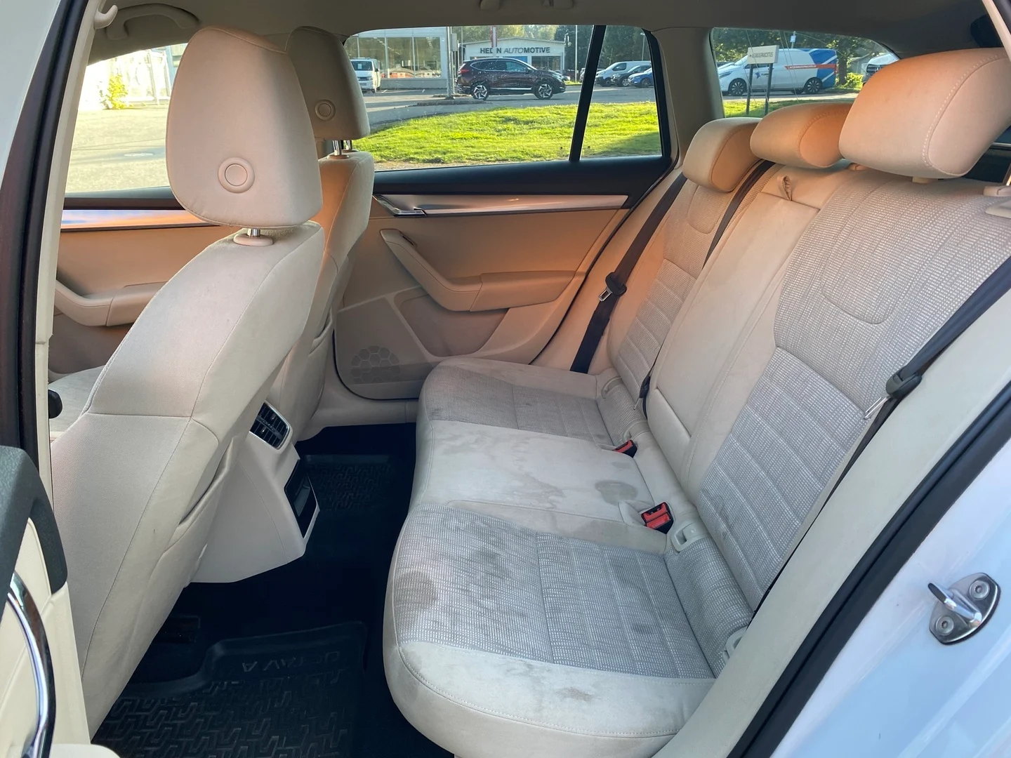 Car Image - 1D1hCris7iIQ37QVWdXhfO