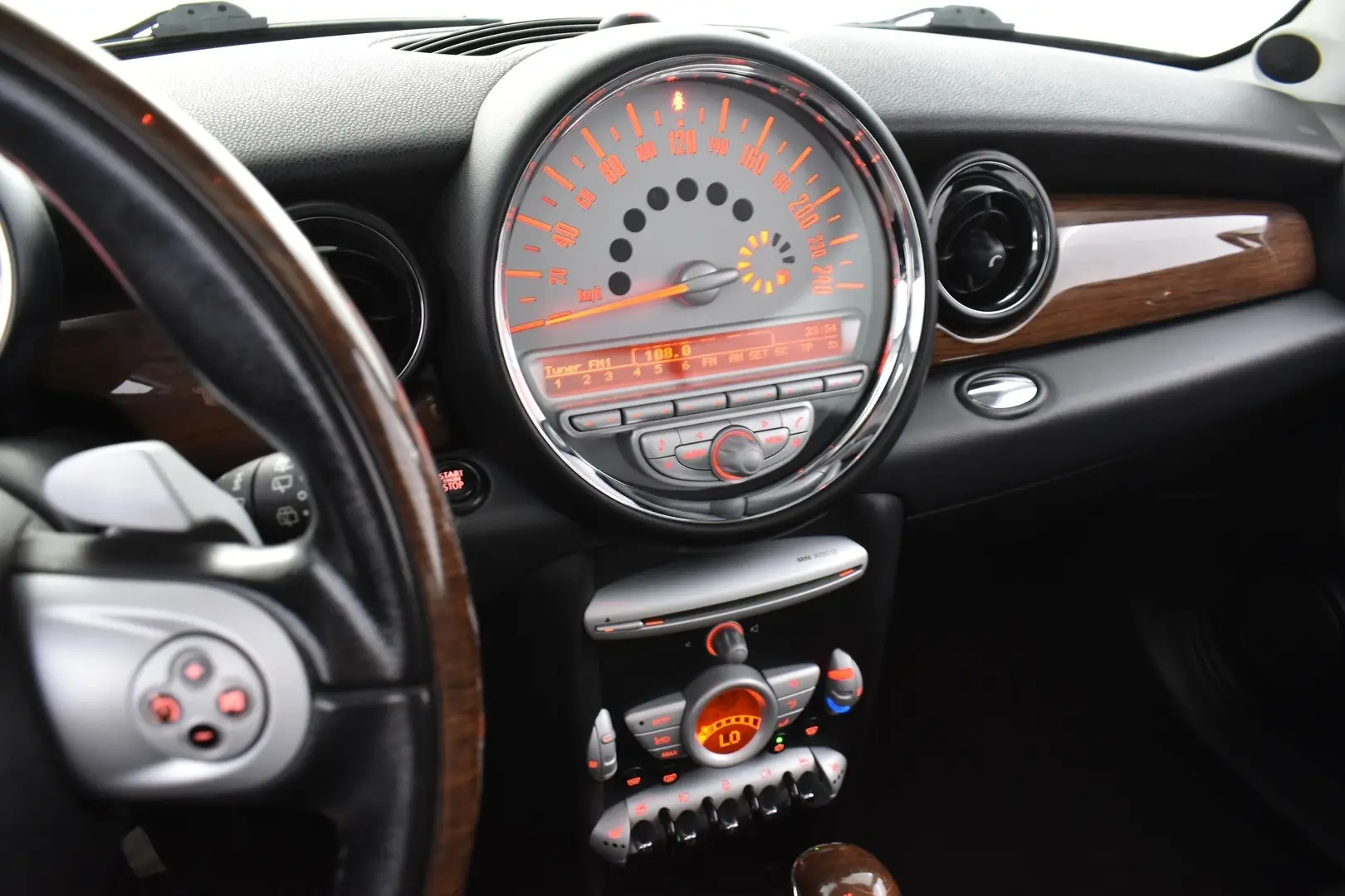 Car Image - 44M3Uwio37nICO6c0tV7Cb