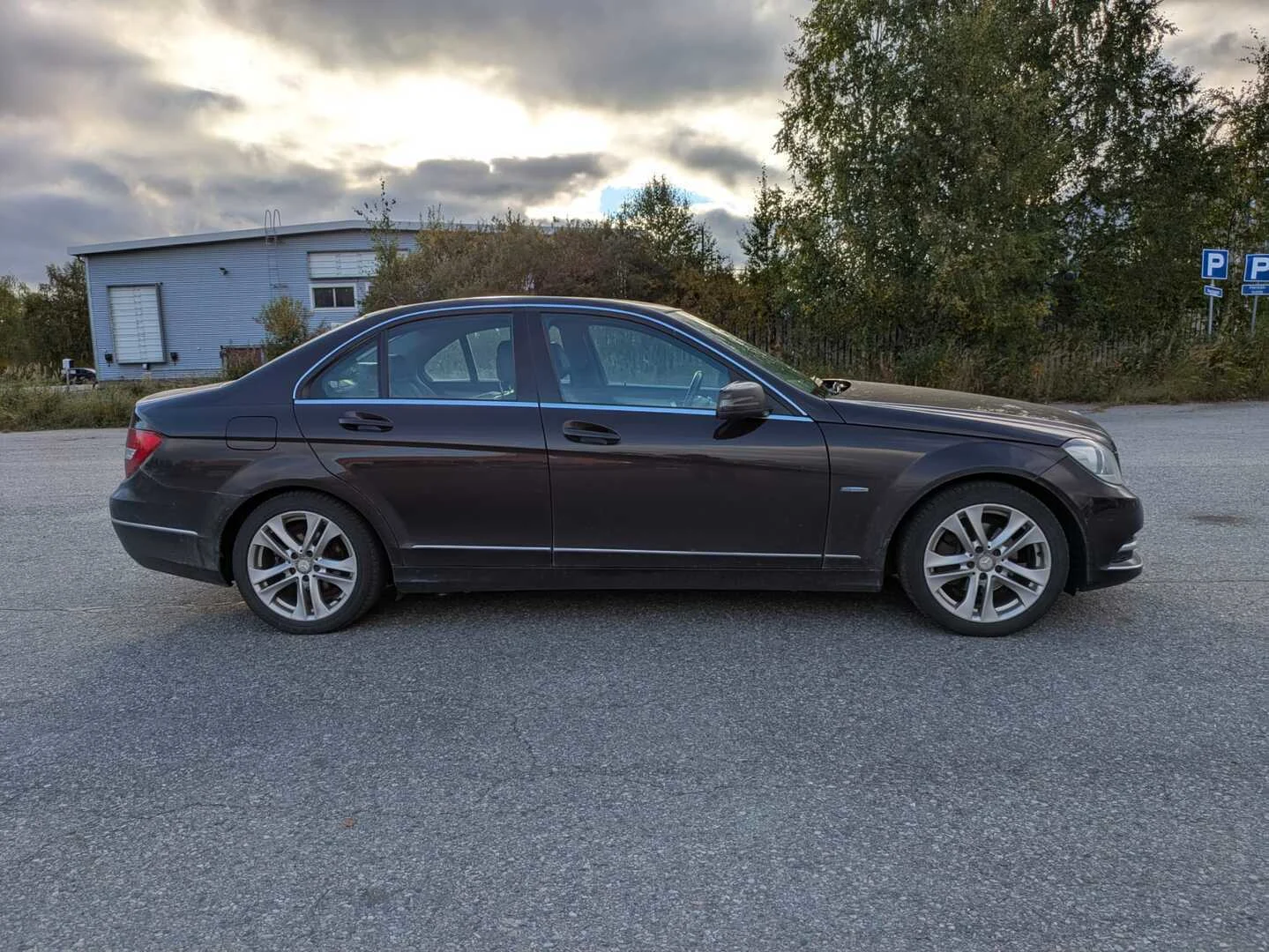 Car Image - 32t7fh7cy50VlrdnC9UBsr