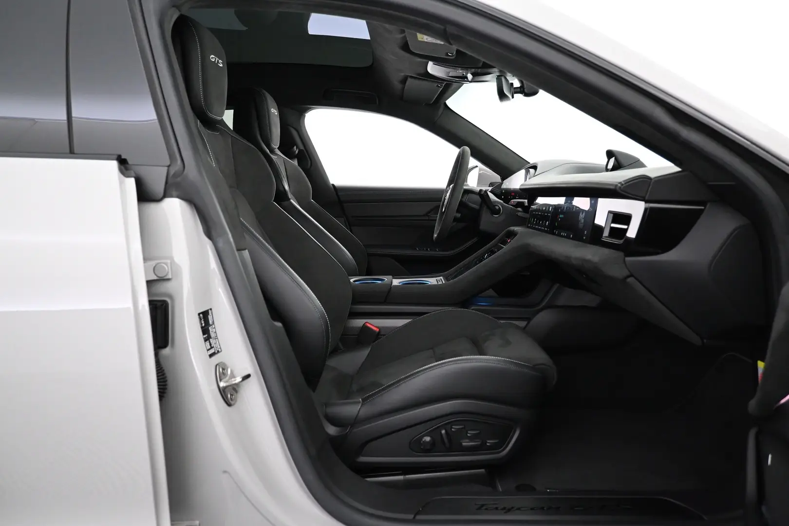 Car Image - 4W69zsXRGKb0MIkKd8bYUN