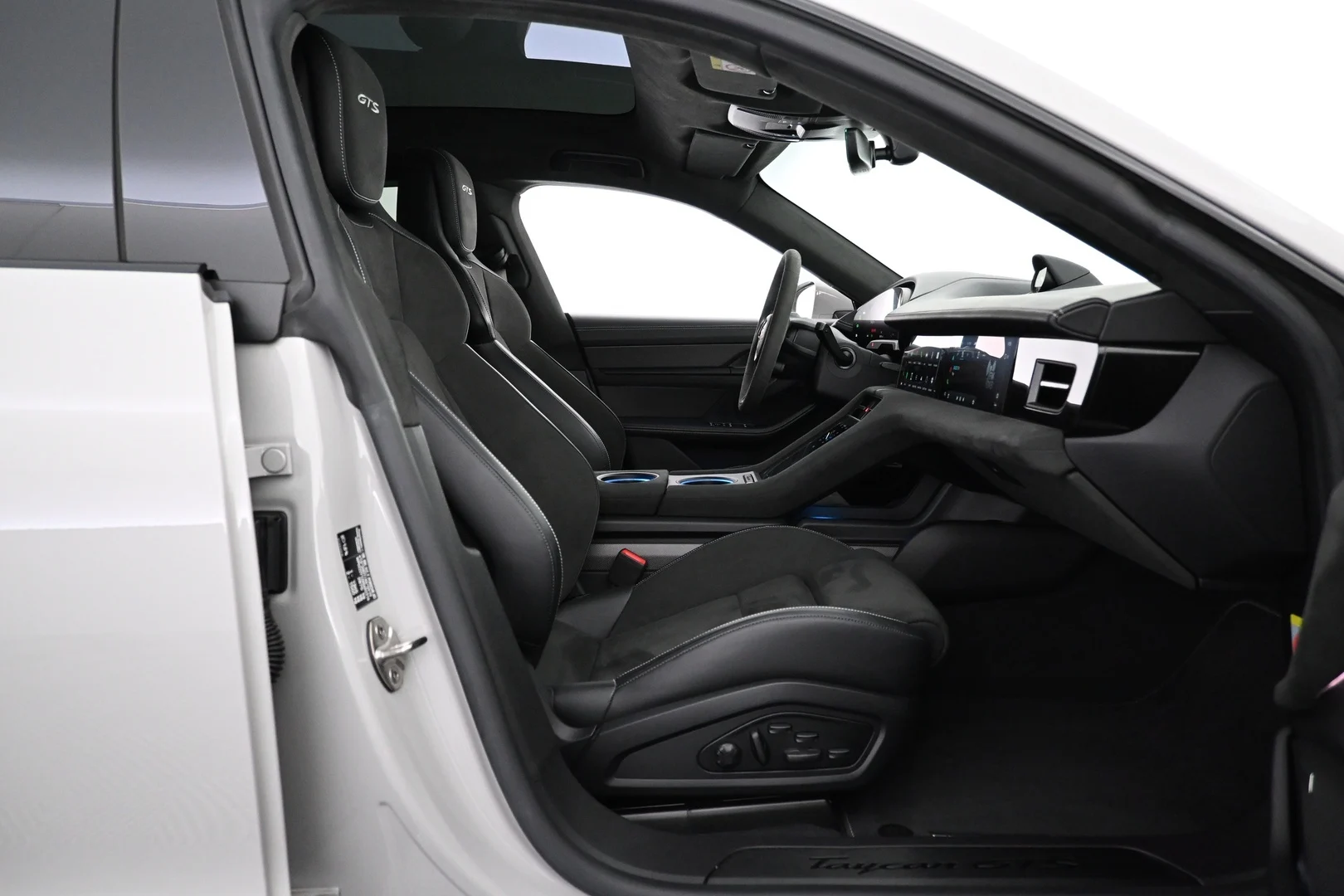 Car Image - 4W69zsXRGKb0MIkKd8bYUN