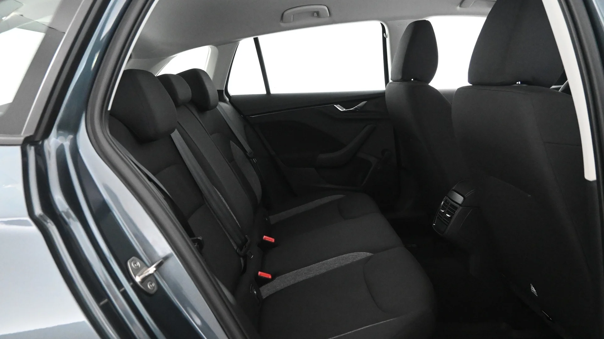 Car Image - 2bIPApfZgccO0YqcXAd8bm