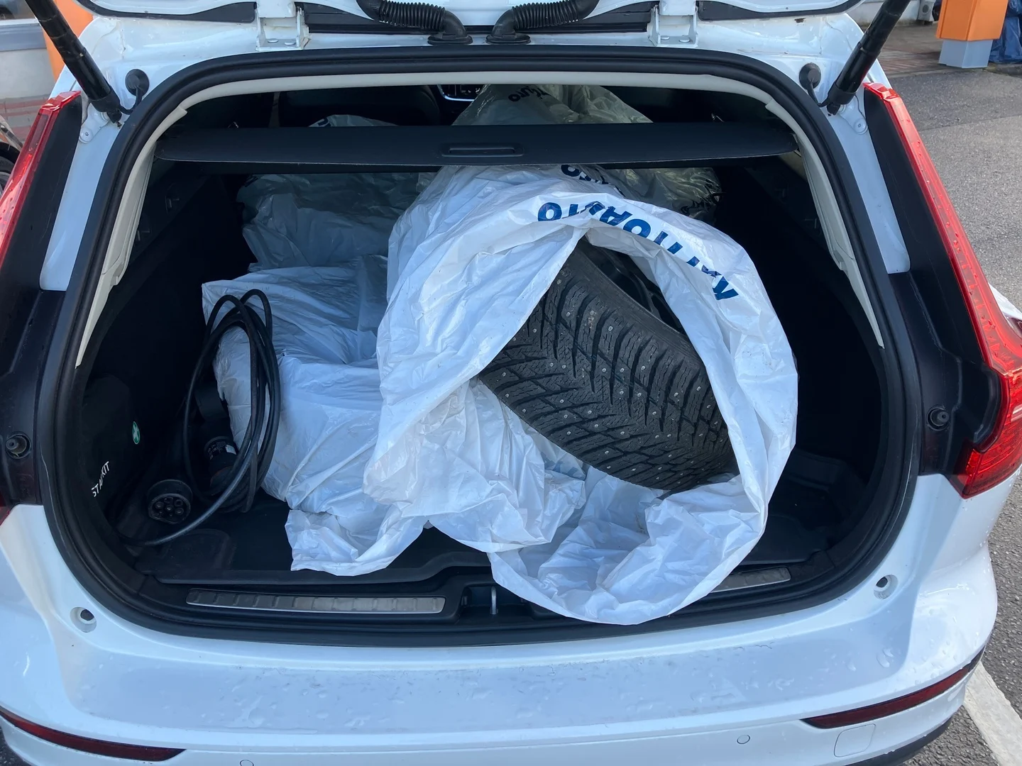 Car Image - 4QFTkOzO2H0KFVSw4eO3Ol
