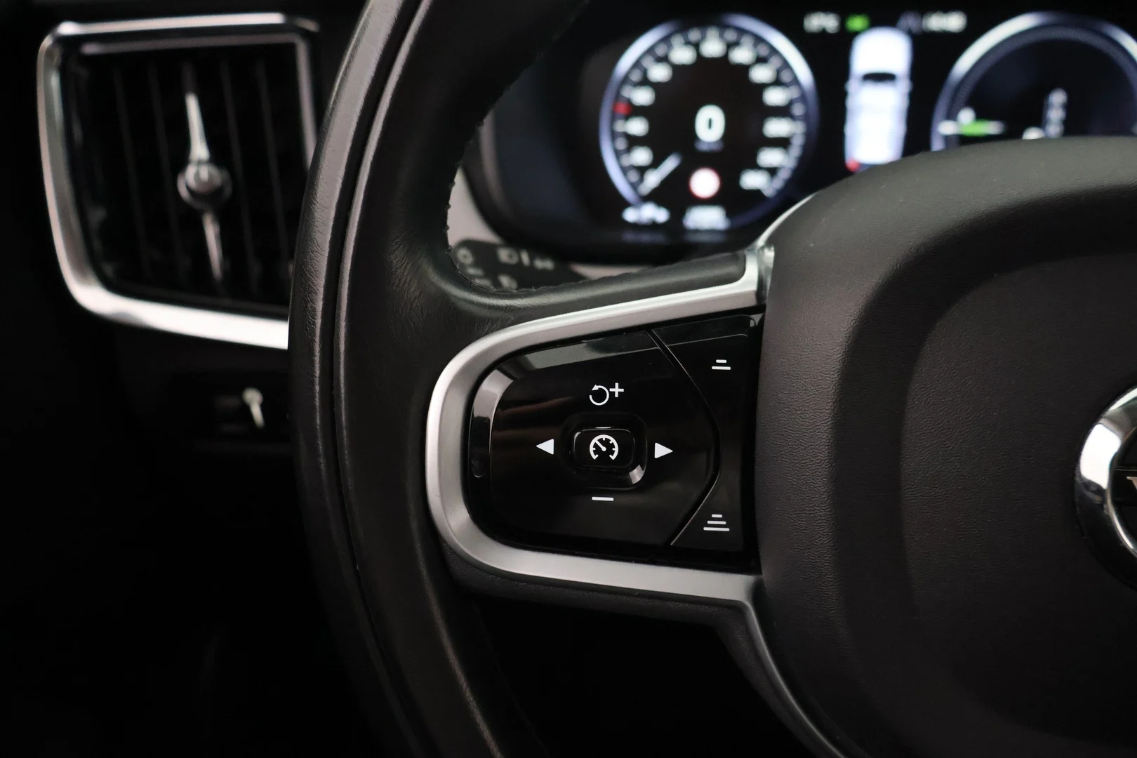 Car Image - 5pYcZLHqQvjZT1u6wNxLDa